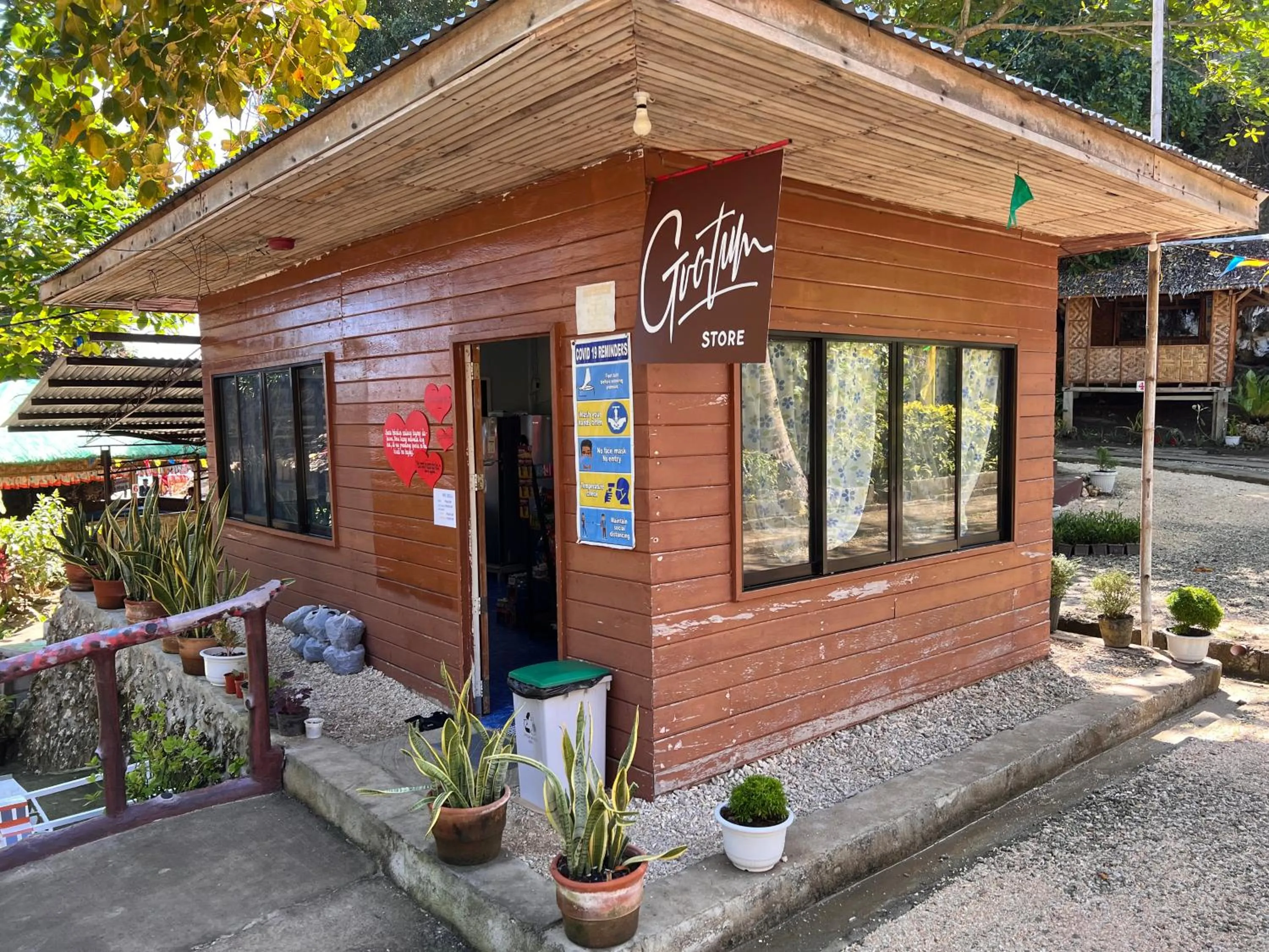 Supermarket/grocery shop in Gratum Beach Resort