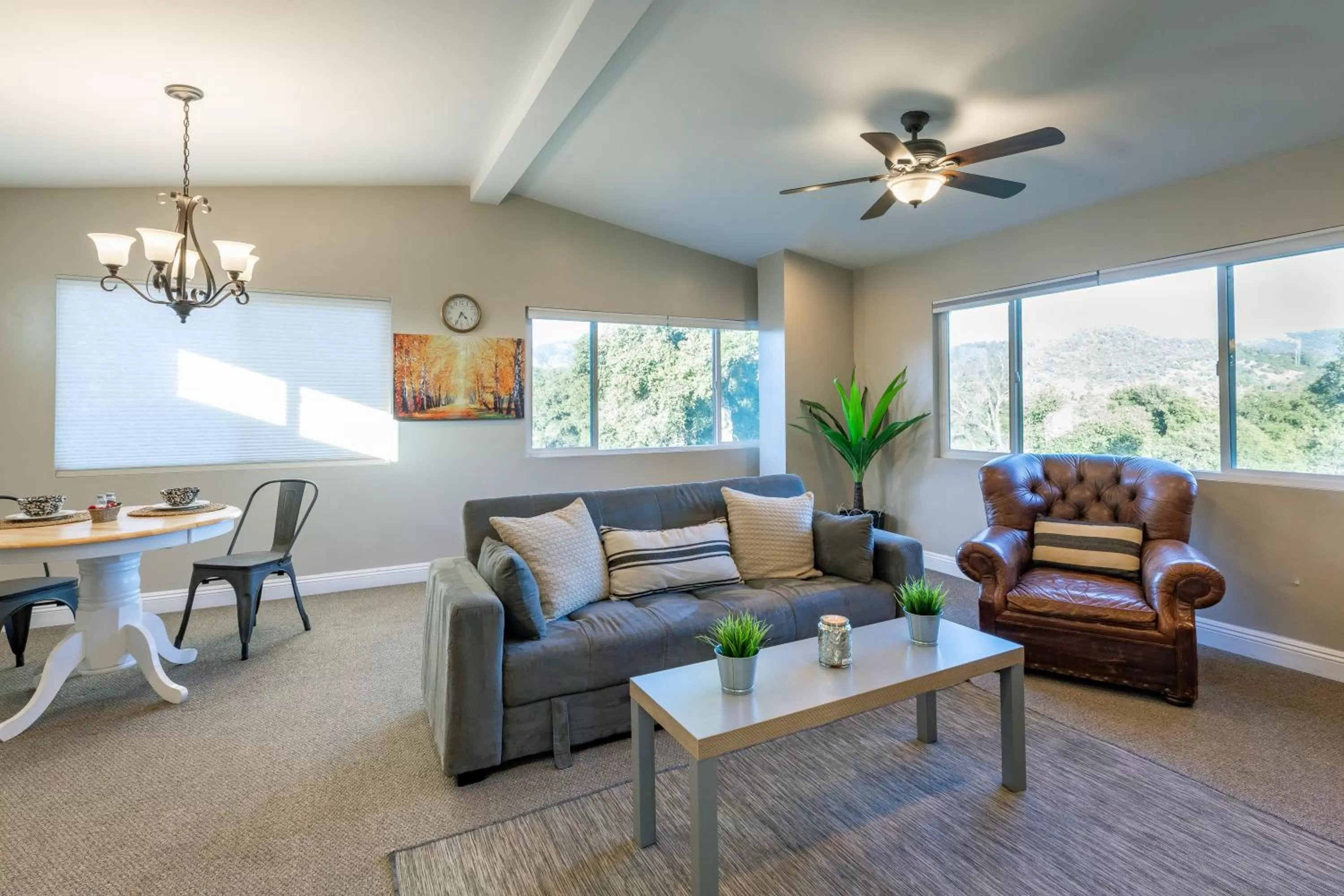 Living room in Apple Tree Inn