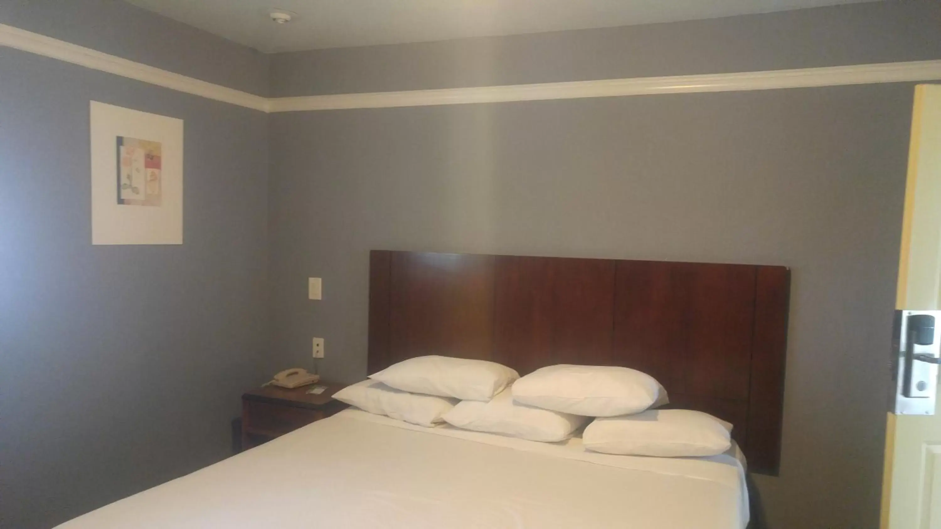 Bed in Riviera Motel Bed in Riviera Motel