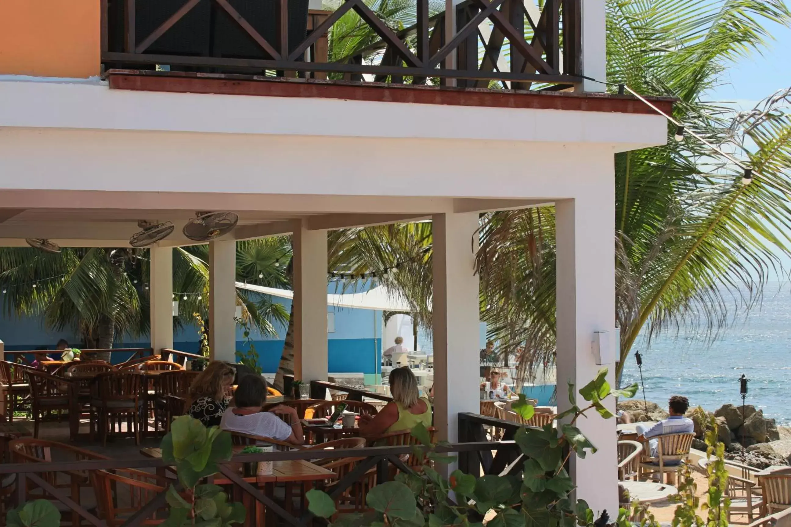 Restaurant/places to eat, Pool View in Scuba Lodge & Suites