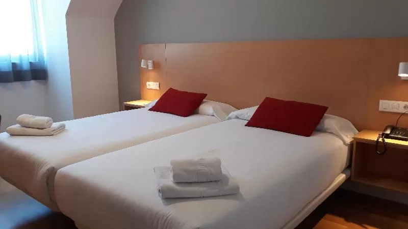 Bedroom, Bed in Hotel Spa Odeón