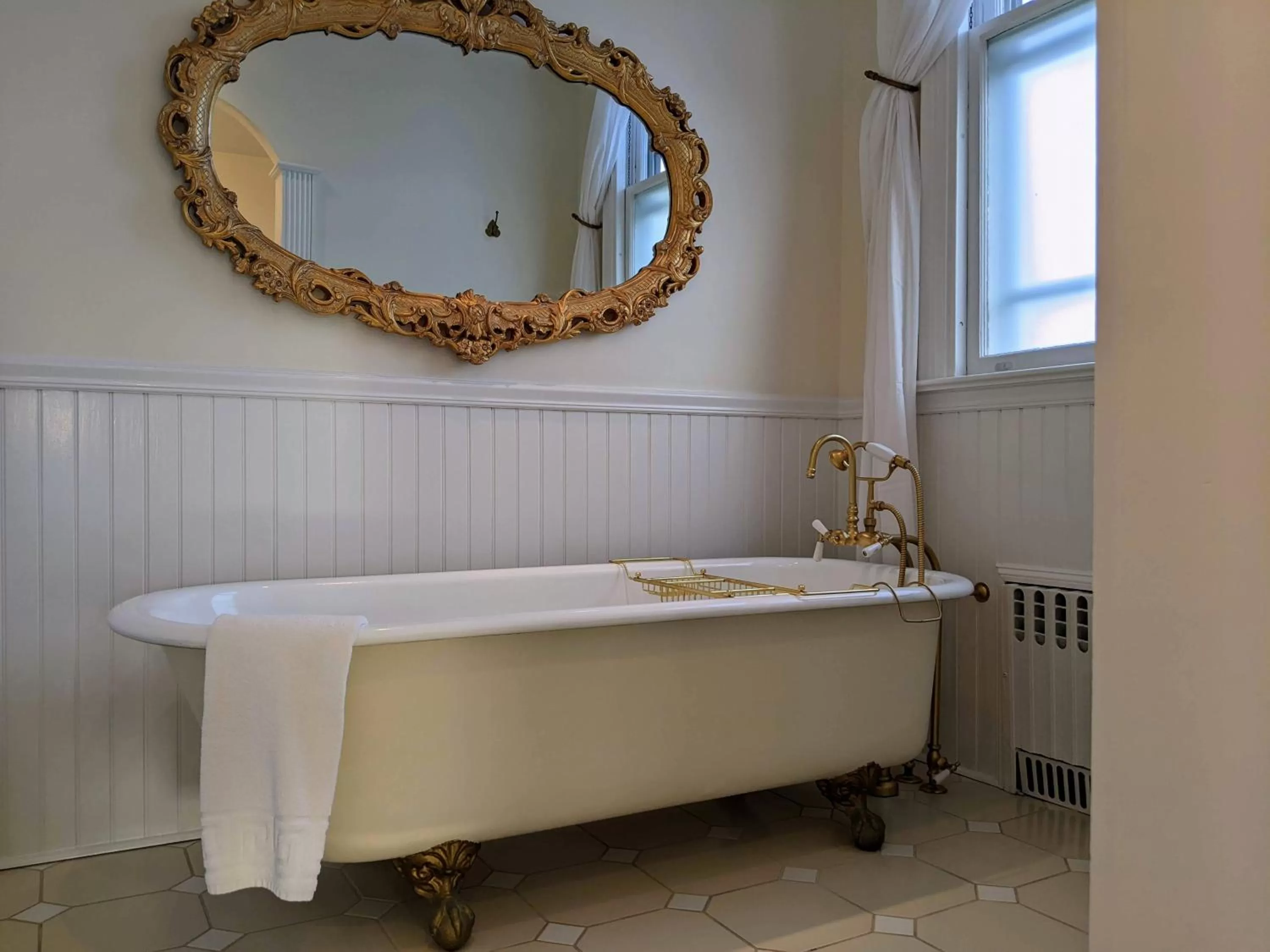 Bath in Stanton House Inn