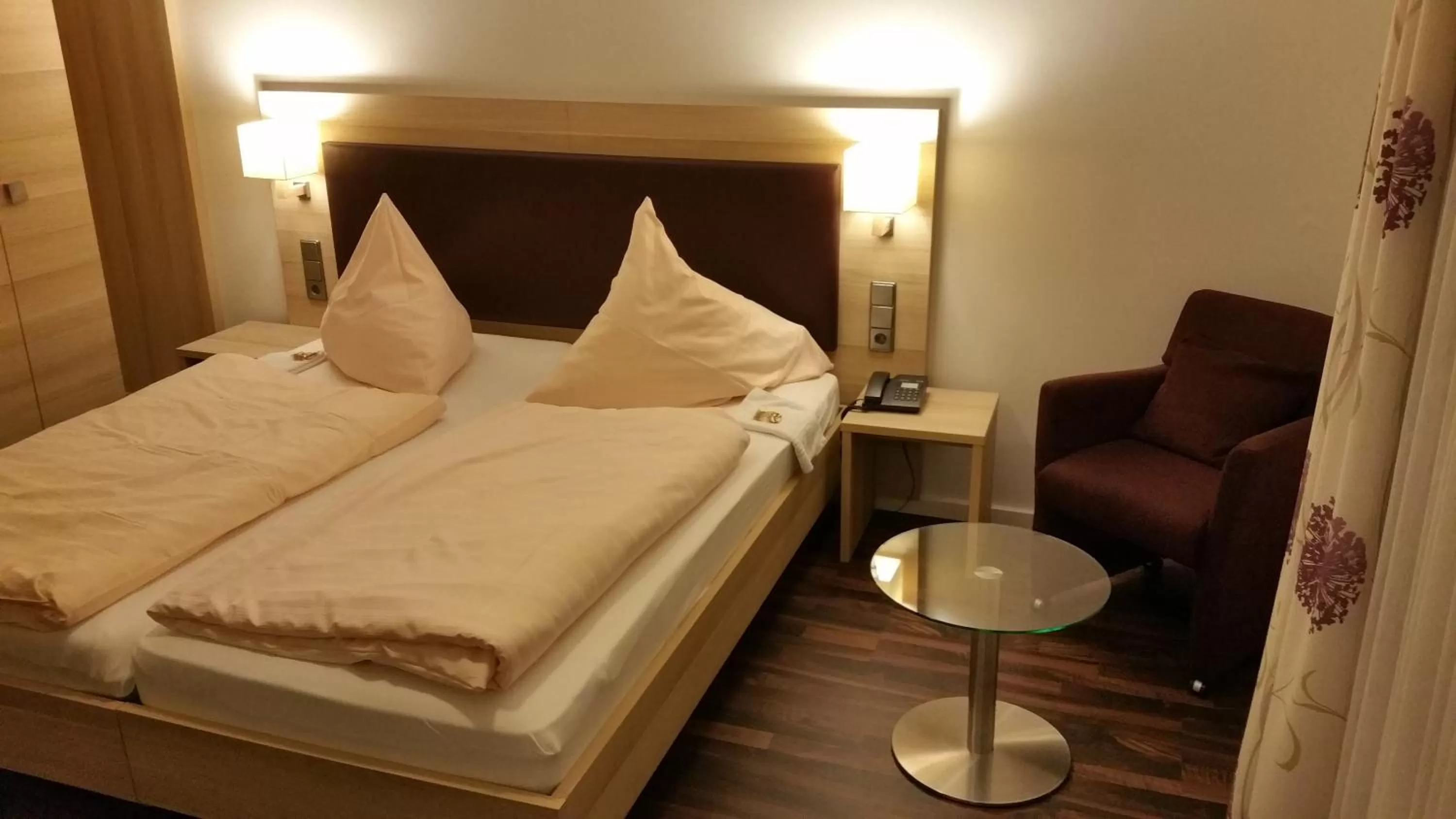 Photo of the whole room, Bed in Hotel-Restaurant Fröhlich