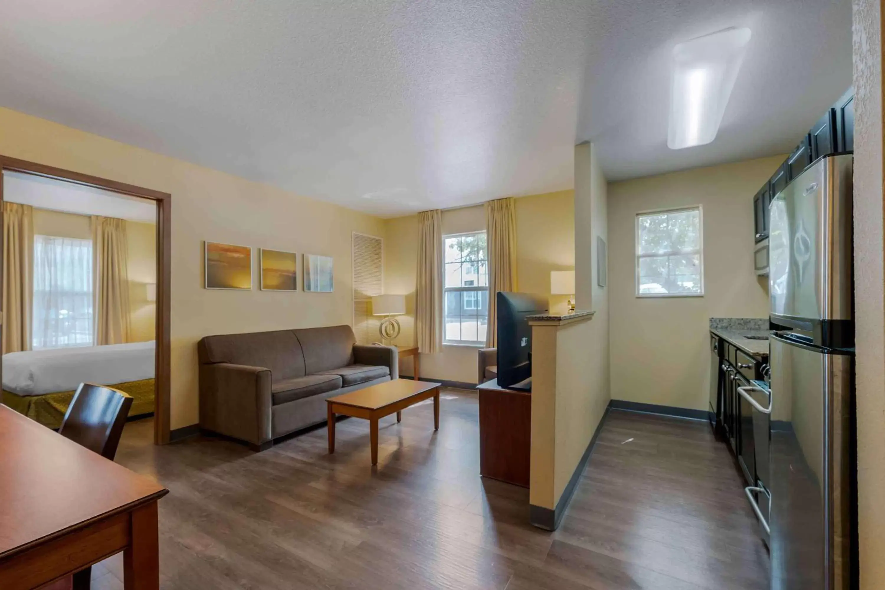 Bedroom, Kitchen/Kitchenette in Extended Stay America Suites - Chicago - Elgin - West Dundee