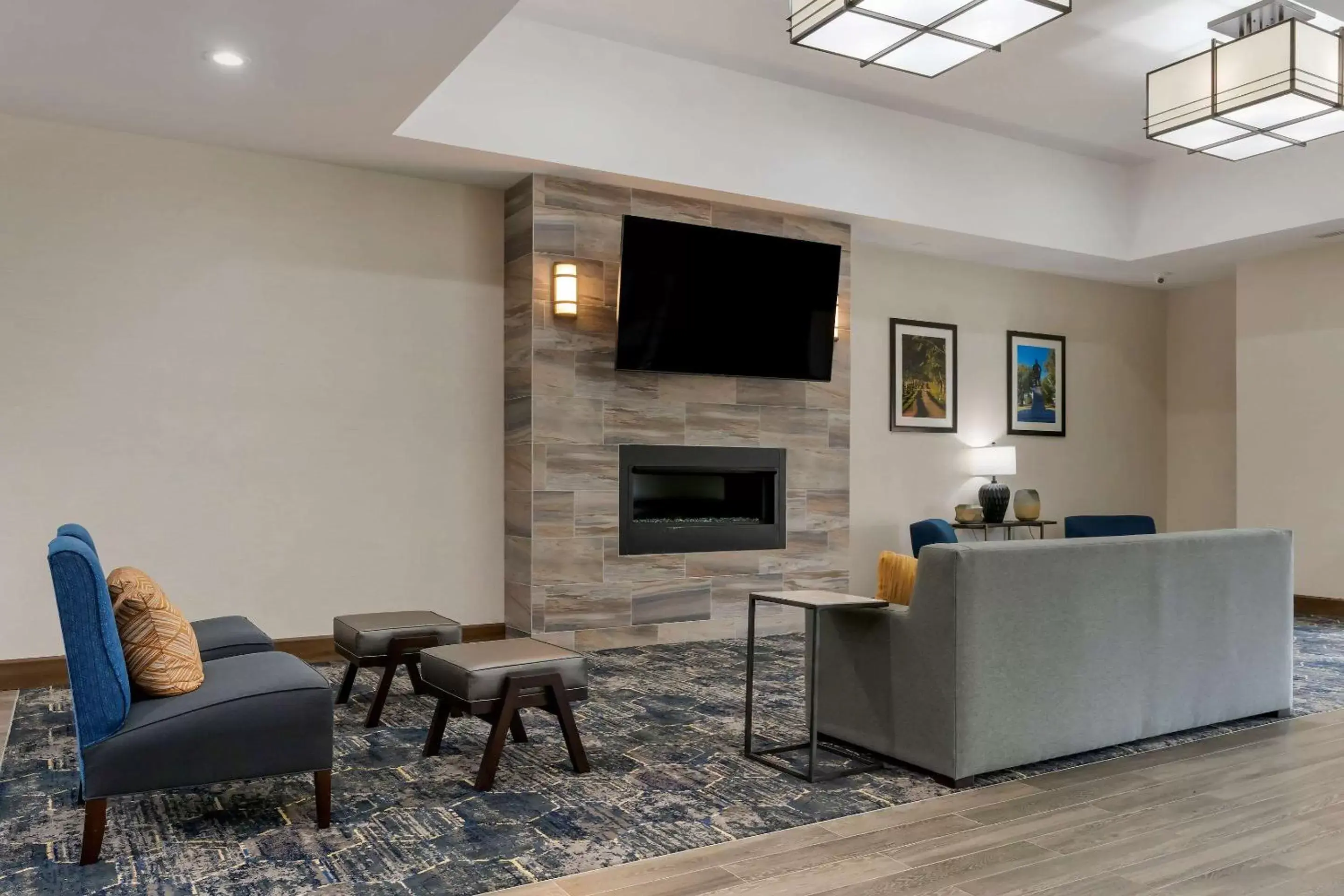 Lobby or reception, TV/Entertainment Center in Comfort Suites