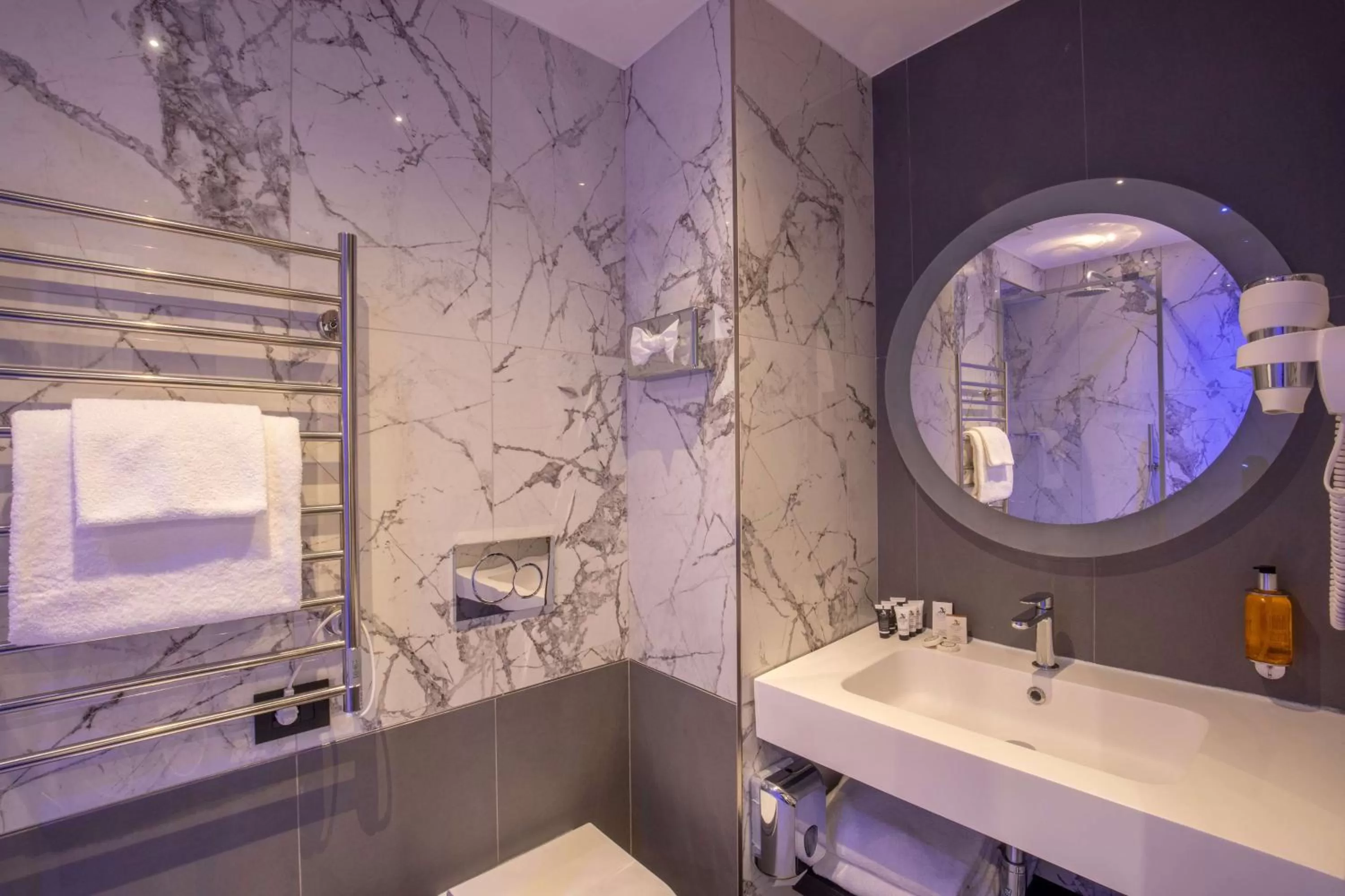 Bathroom in Hotel Diana Roof Garden