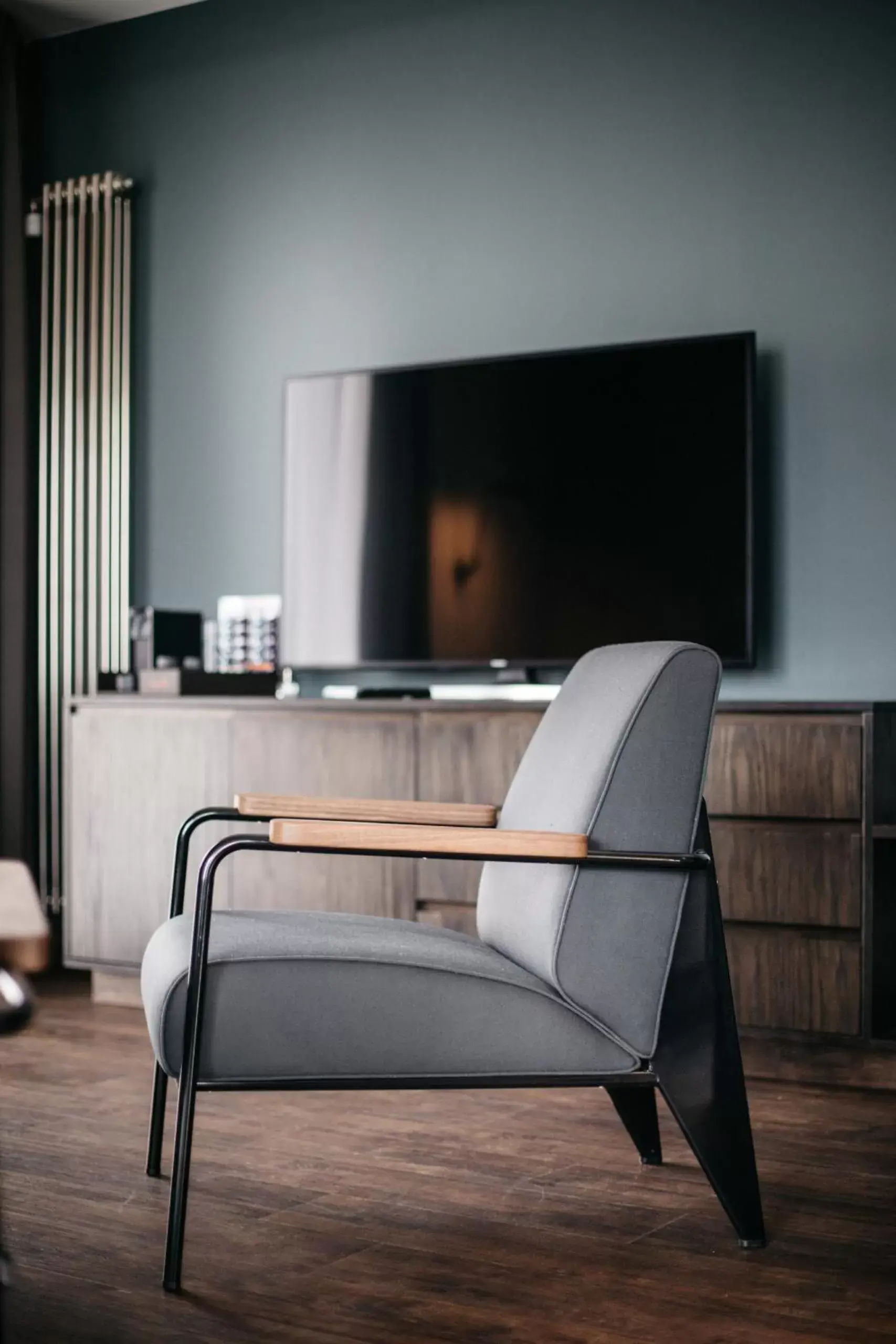 Seating area, TV/Entertainment Center in Exeter Hotel