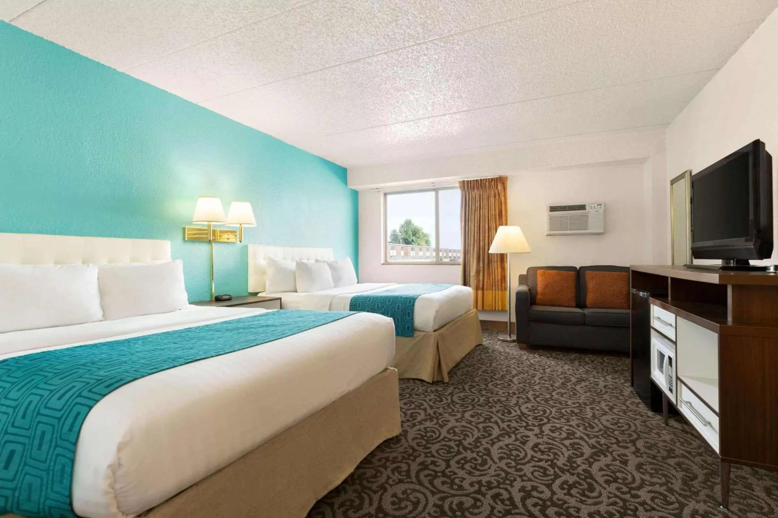 Photo of the whole room, Bed in Howard Johnson by Wyndham Billings