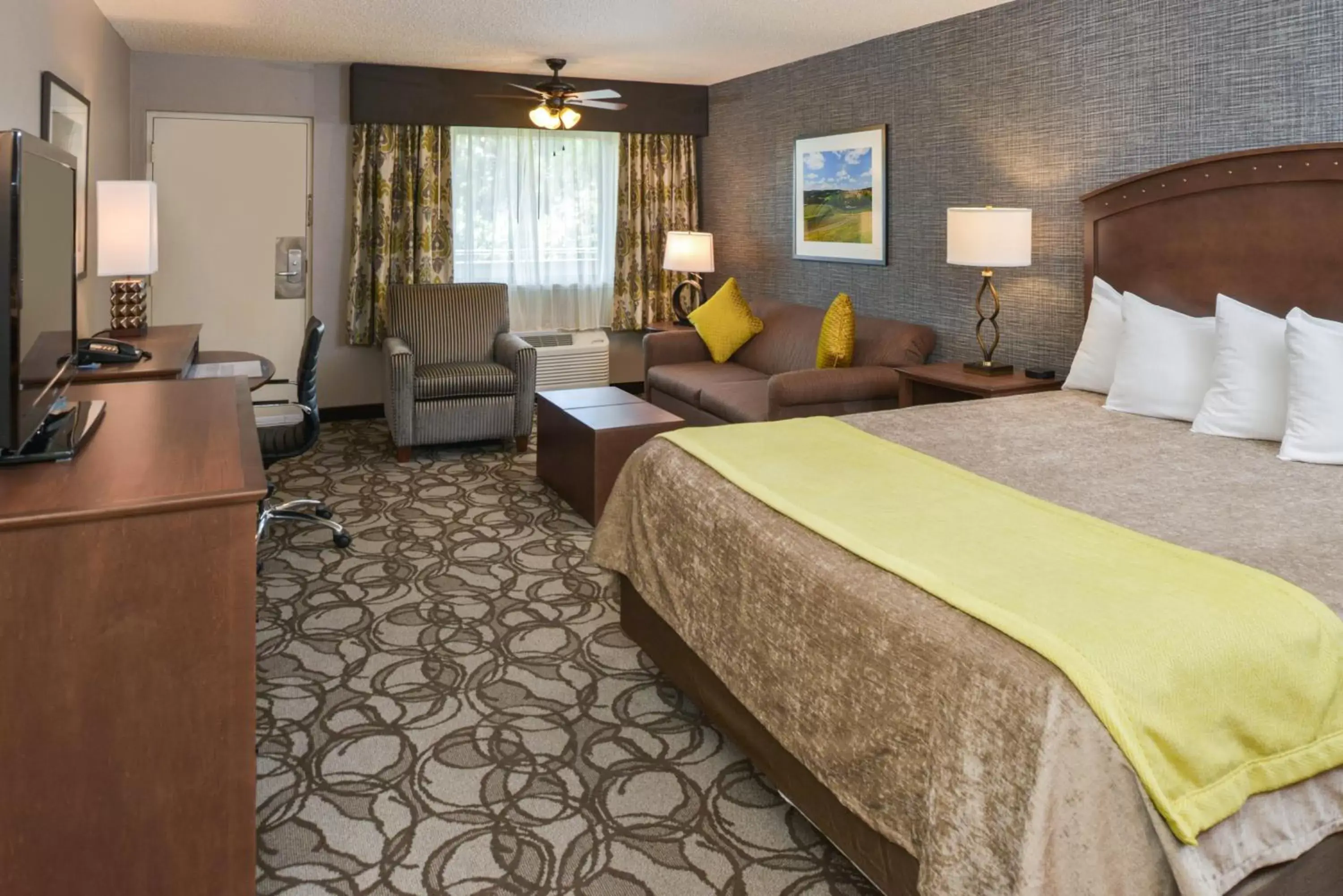 Photo of the whole room in Best Western Plus Black Oak