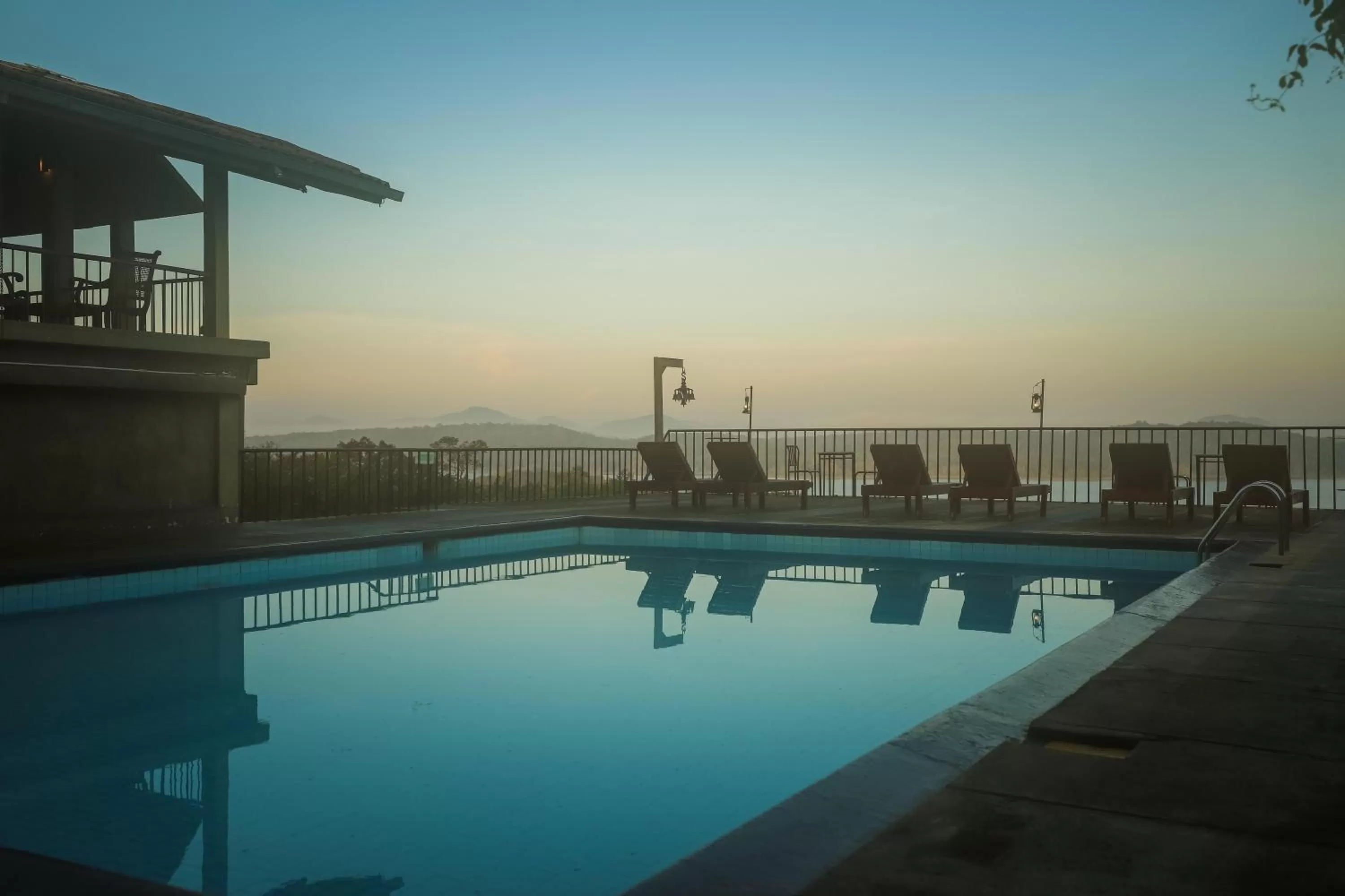 Swimming pool in Giritale Hotel