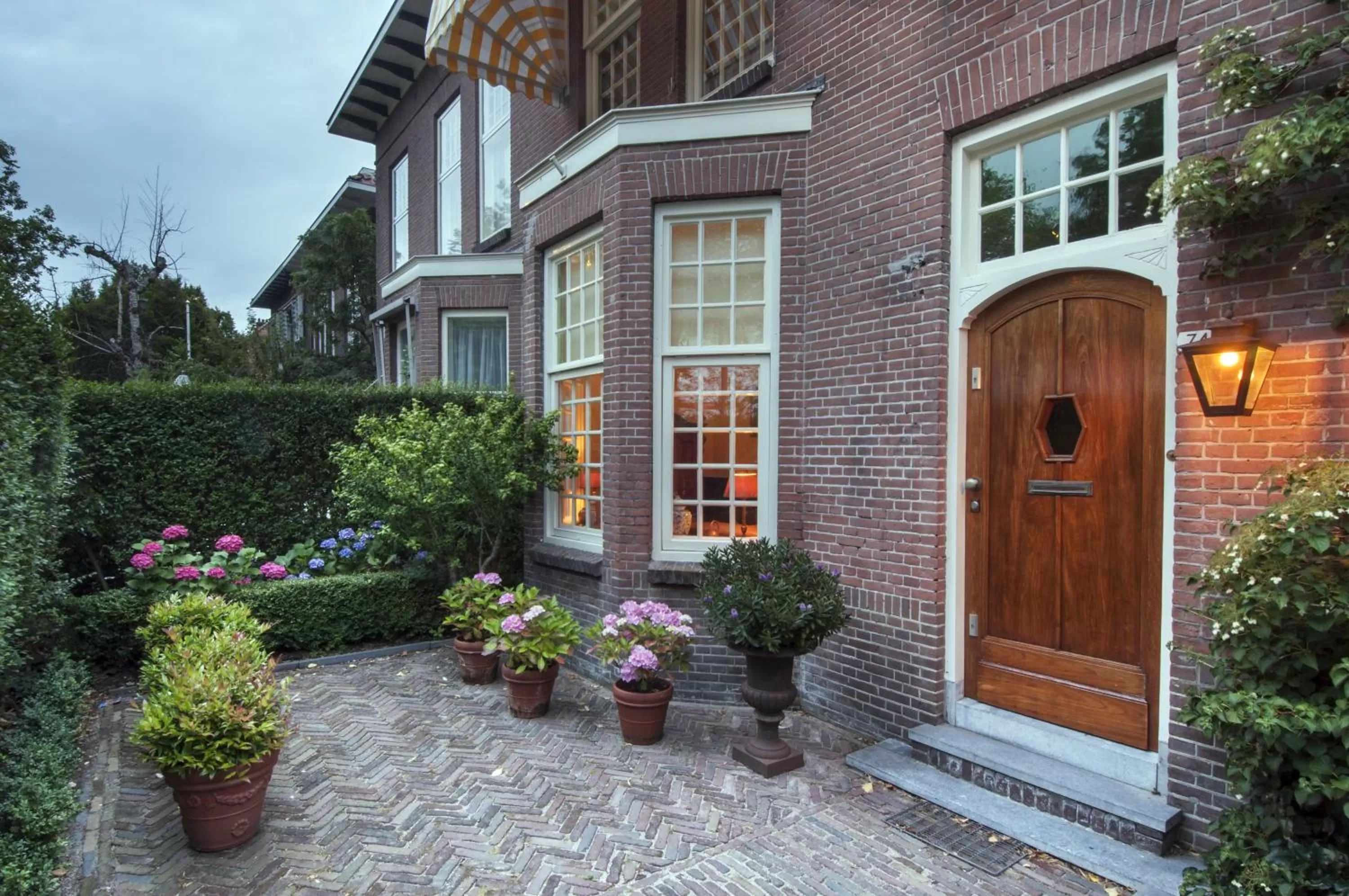 Facade/entrance, Property Building in B&B De Schiedamse Suites