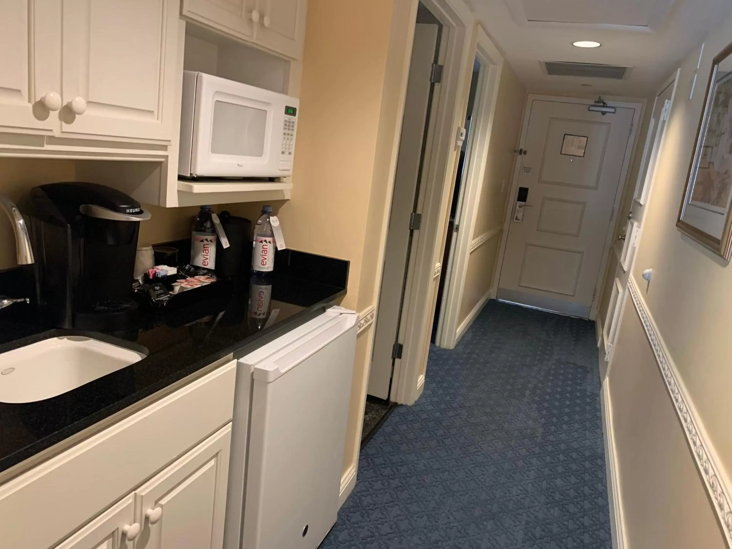 Kitchen/Kitchenette in The Lago Mar Beach Resort and Club