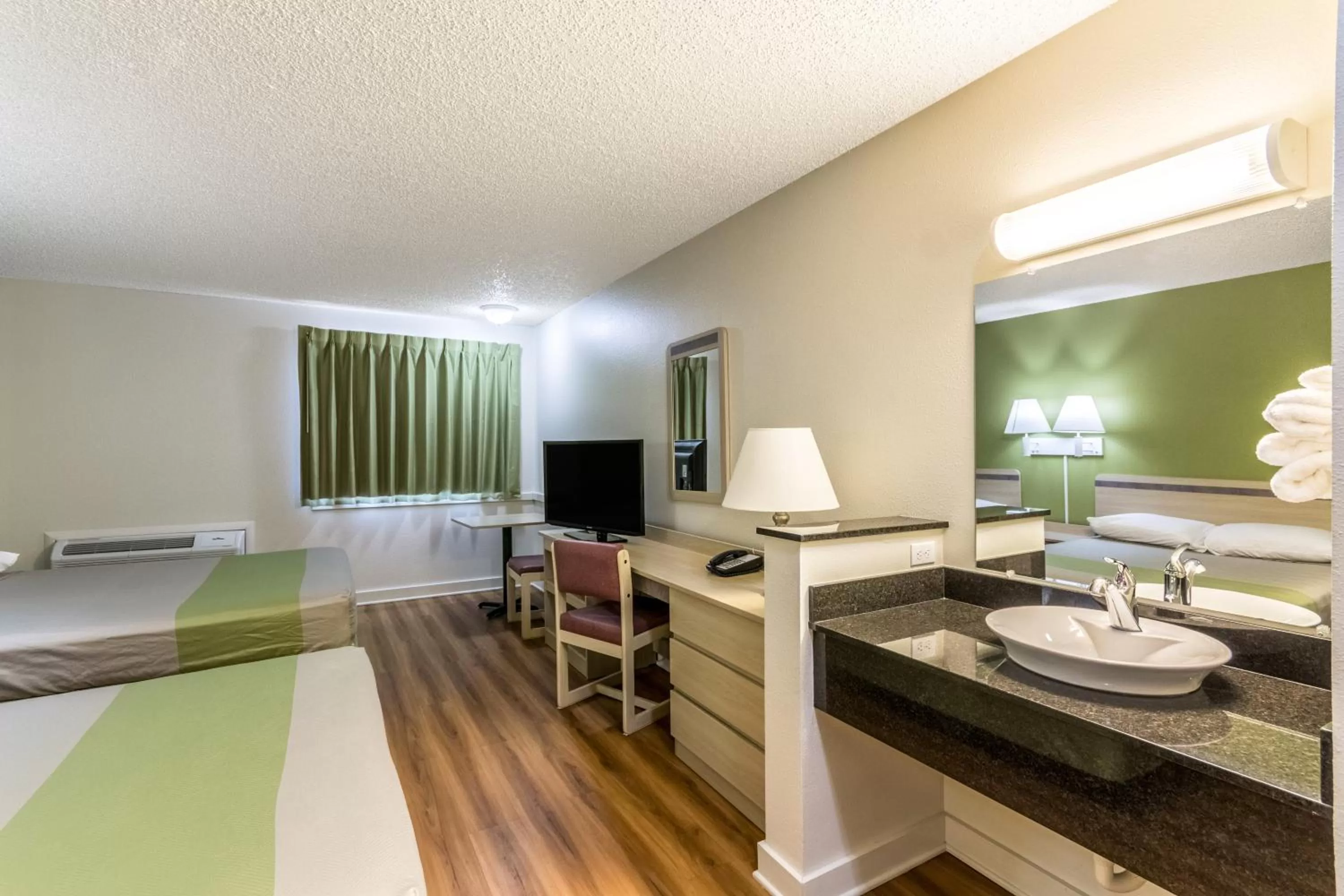 Bedroom, Bed in Motel 6-Great Falls, MT