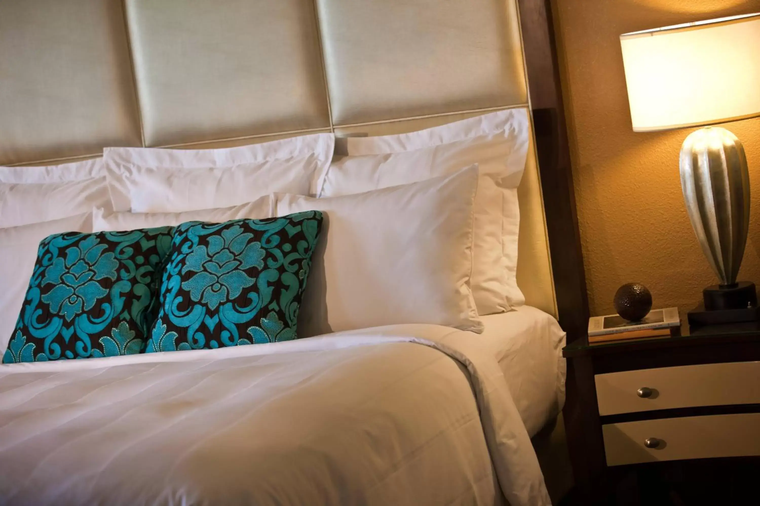 Bedroom, Bed in Renaissance Orlando at SeaWorld®
