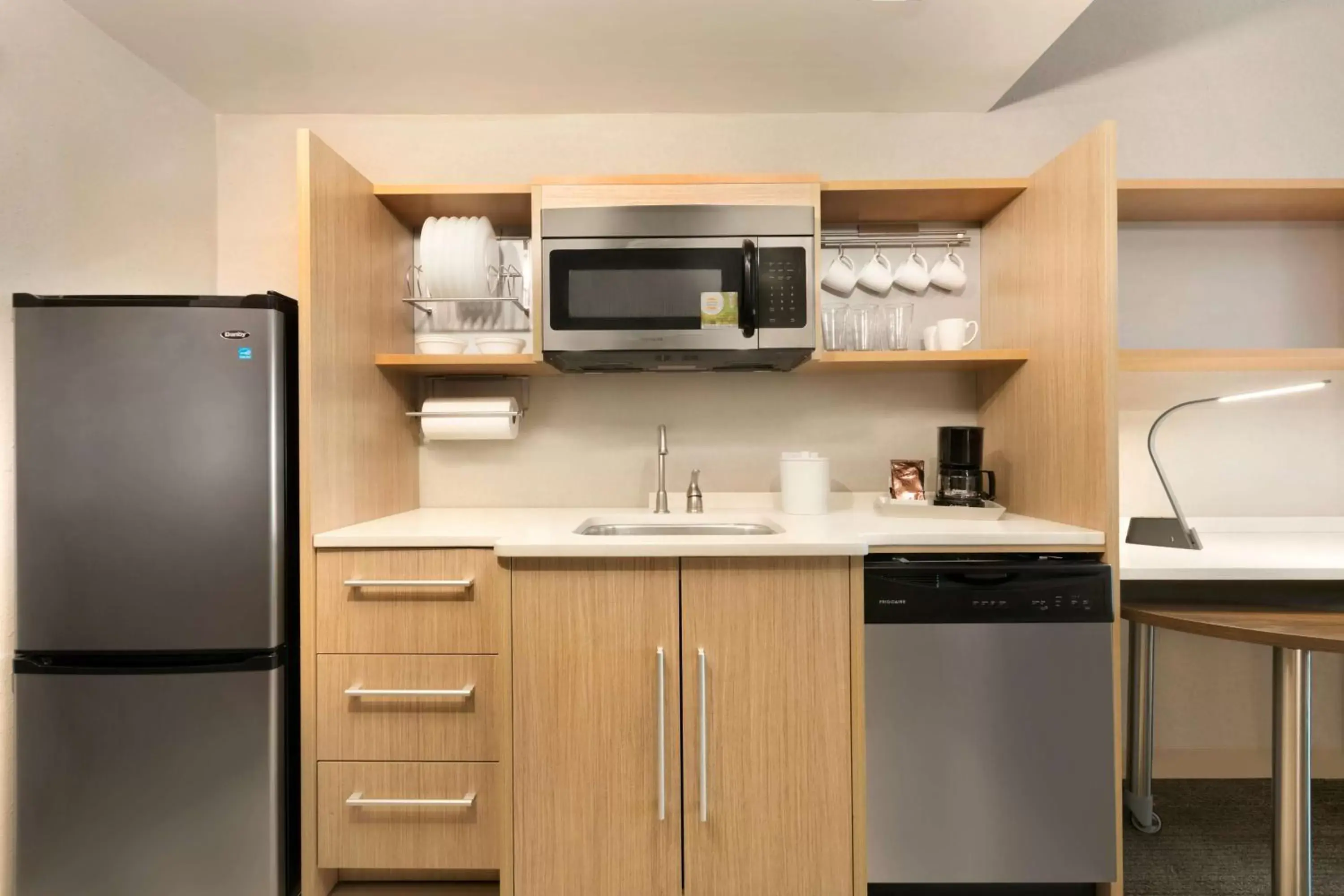 Kitchen or kitchenette, Kitchen/Kitchenette in Home2 Suites By Hilton Mt Pleasant Charleston
