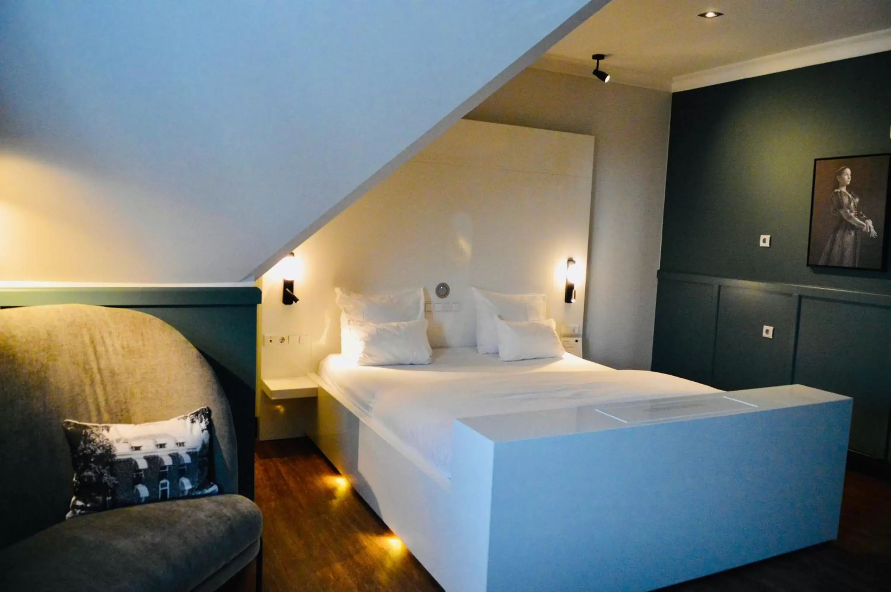 Bedroom, Bed in Hotel & Spa Savarin