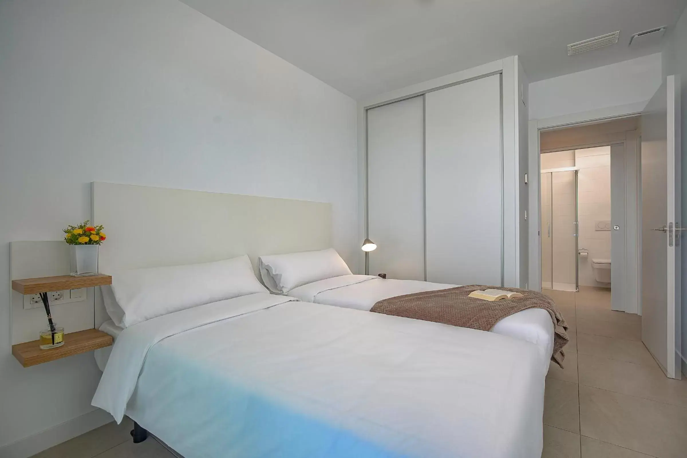 Photo of the whole room, Bed in Blue Line Apartment Hotel