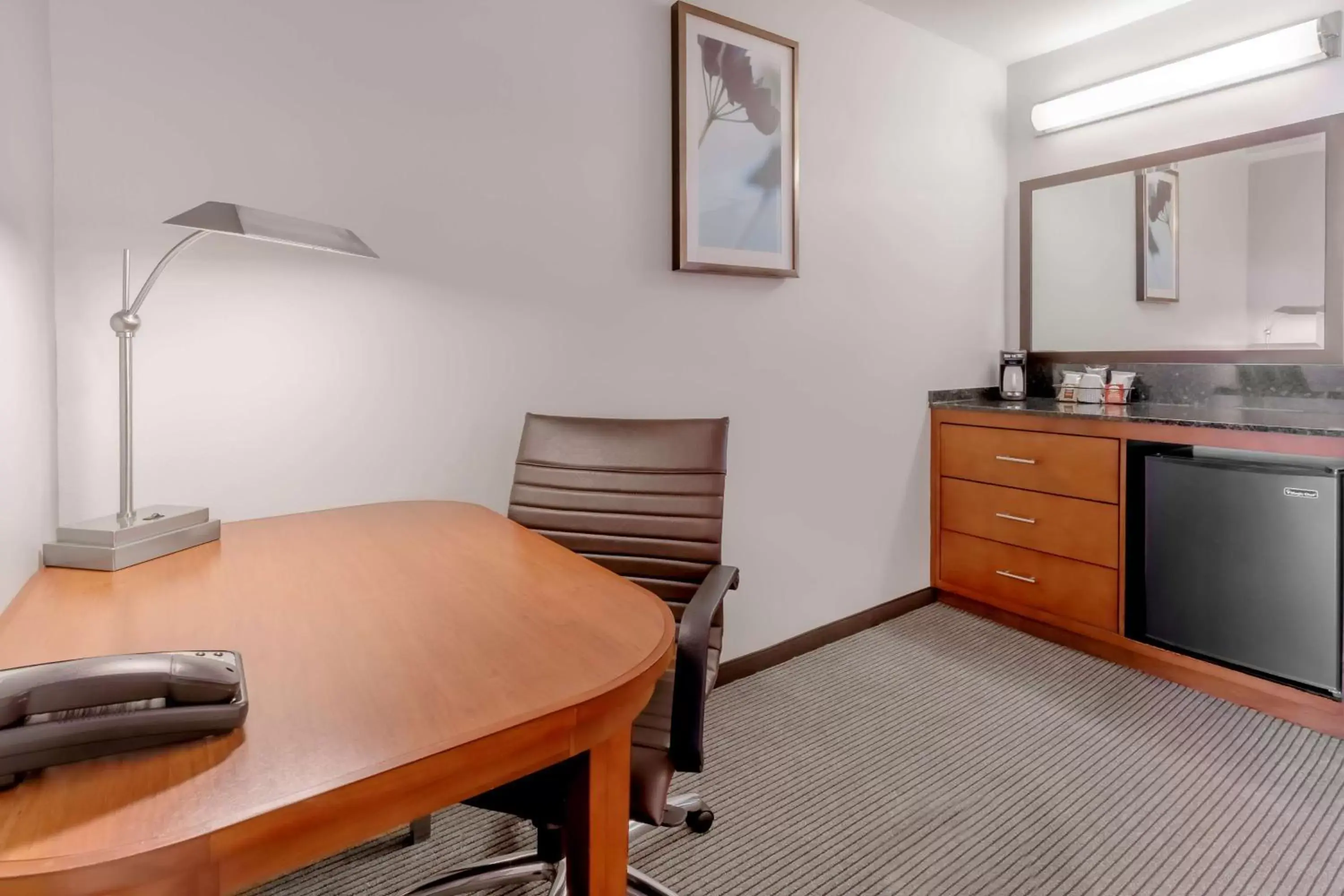 Photo of the whole room, Kitchen/Kitchenette in Hyatt Place Salt Lake City Airport