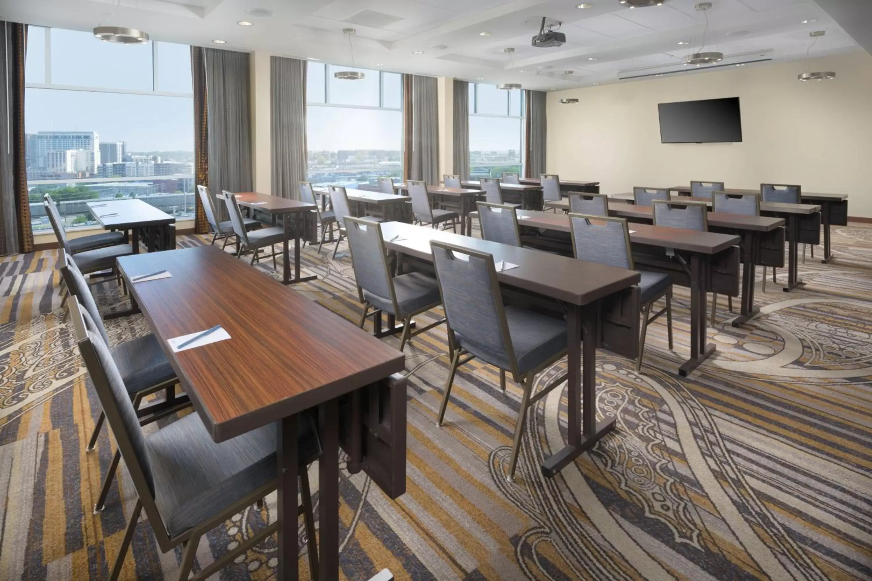 Meeting/conference room, Restaurant/Places to Eat in Fairfield Inn and Suites by Marriott Nashville Downtown/The Gulch
