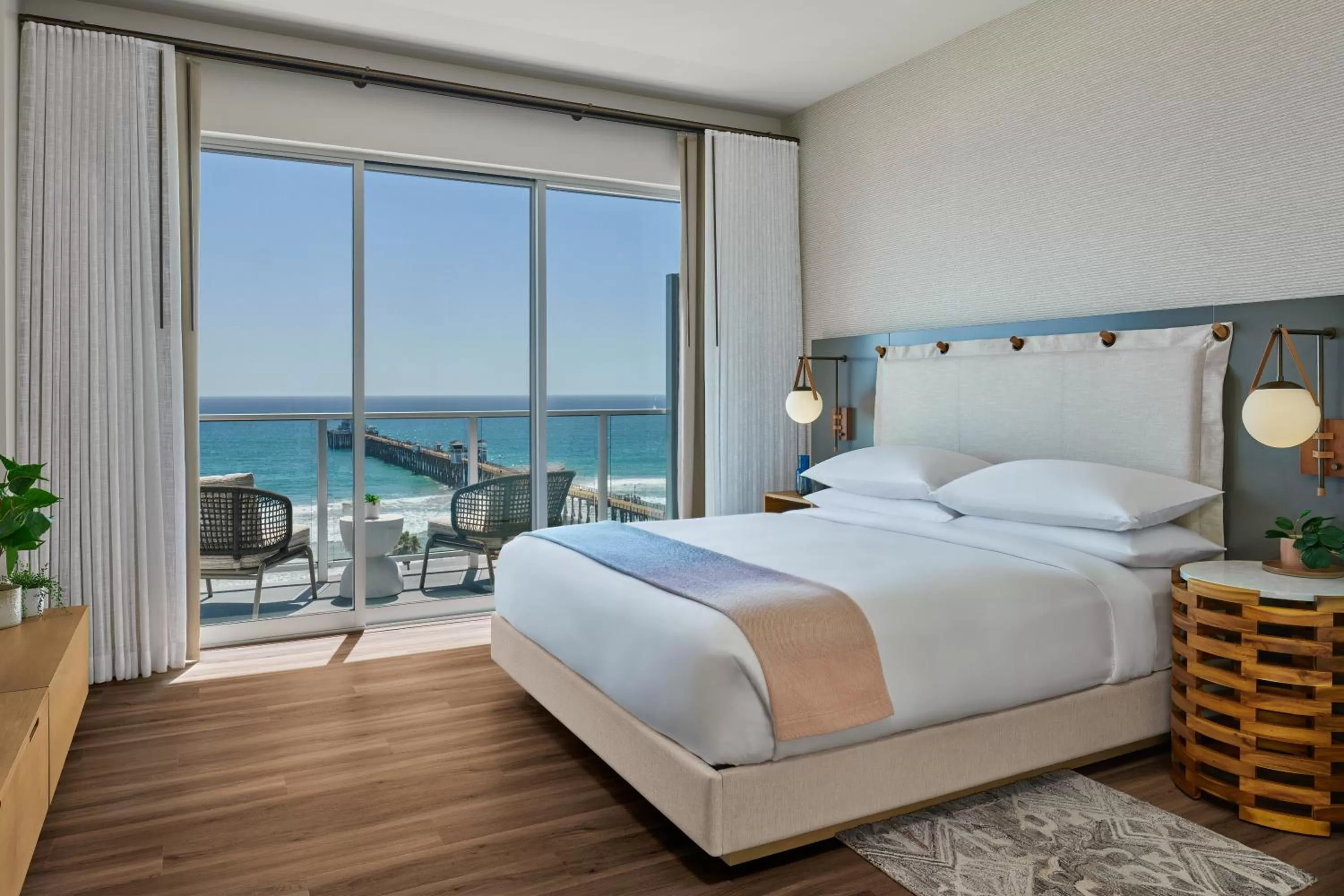 Bedroom, Bed in Mission Pacific Beach Resort, part of JdV by Hyatt