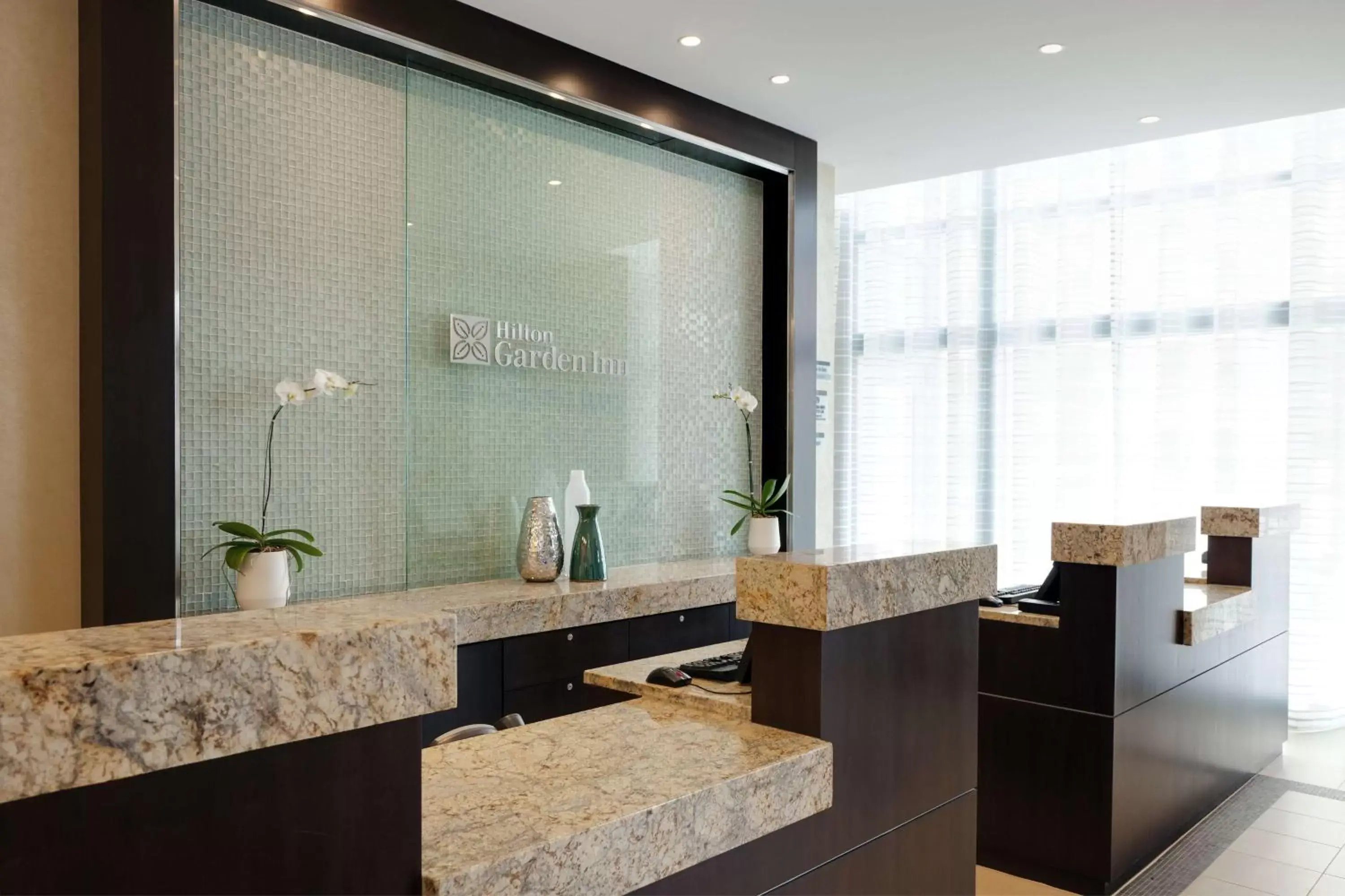 Lobby or reception, Bathroom in Hilton Garden Inn Washington D.C./U.S. Capitol