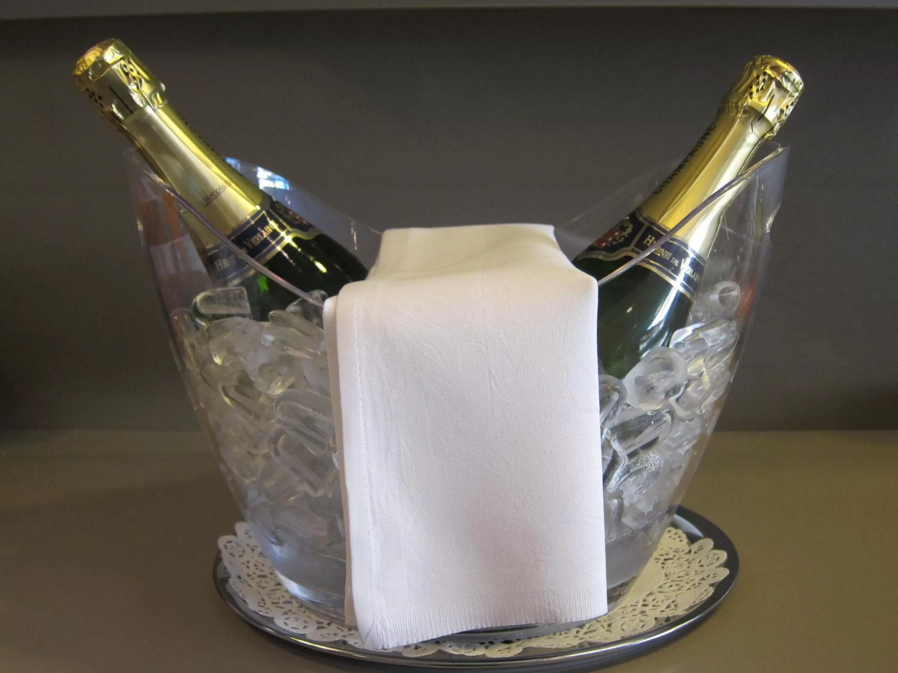 Food and drinks in De Keyser Hotel