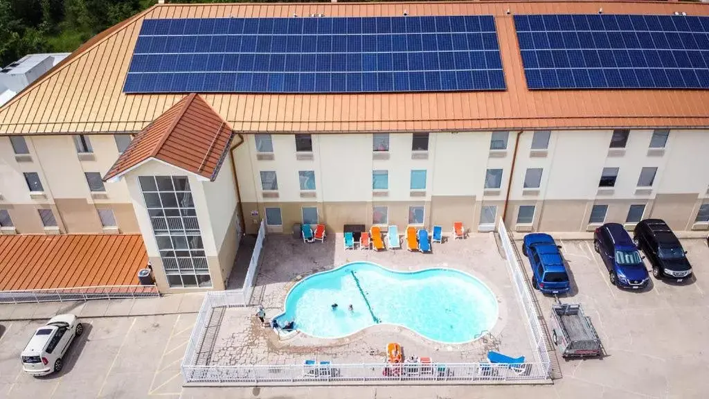 Property building, Pool View in Savannah House Hotel