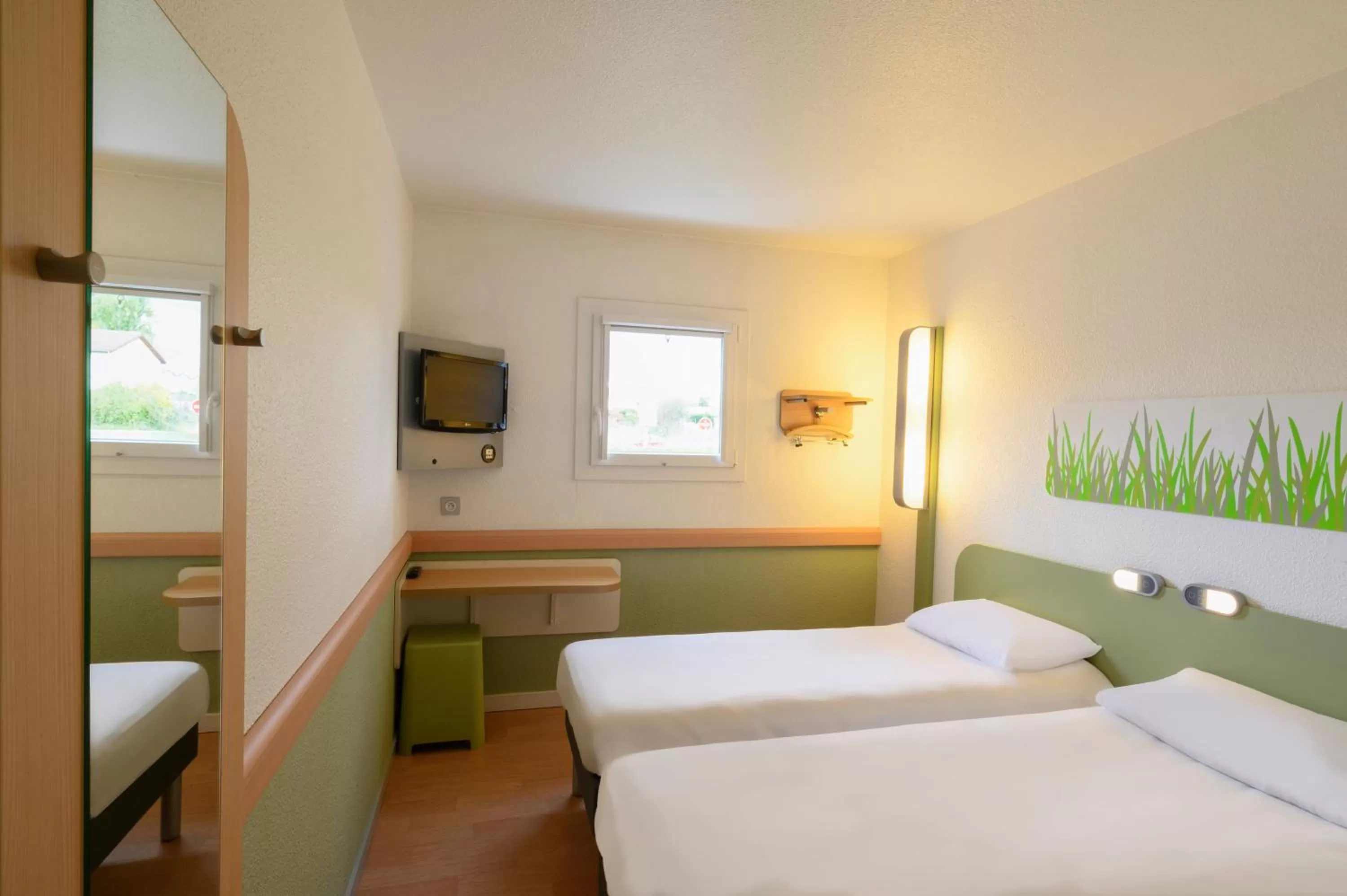 Bedroom, Bed in Ibis budget Saint-Étienne stade