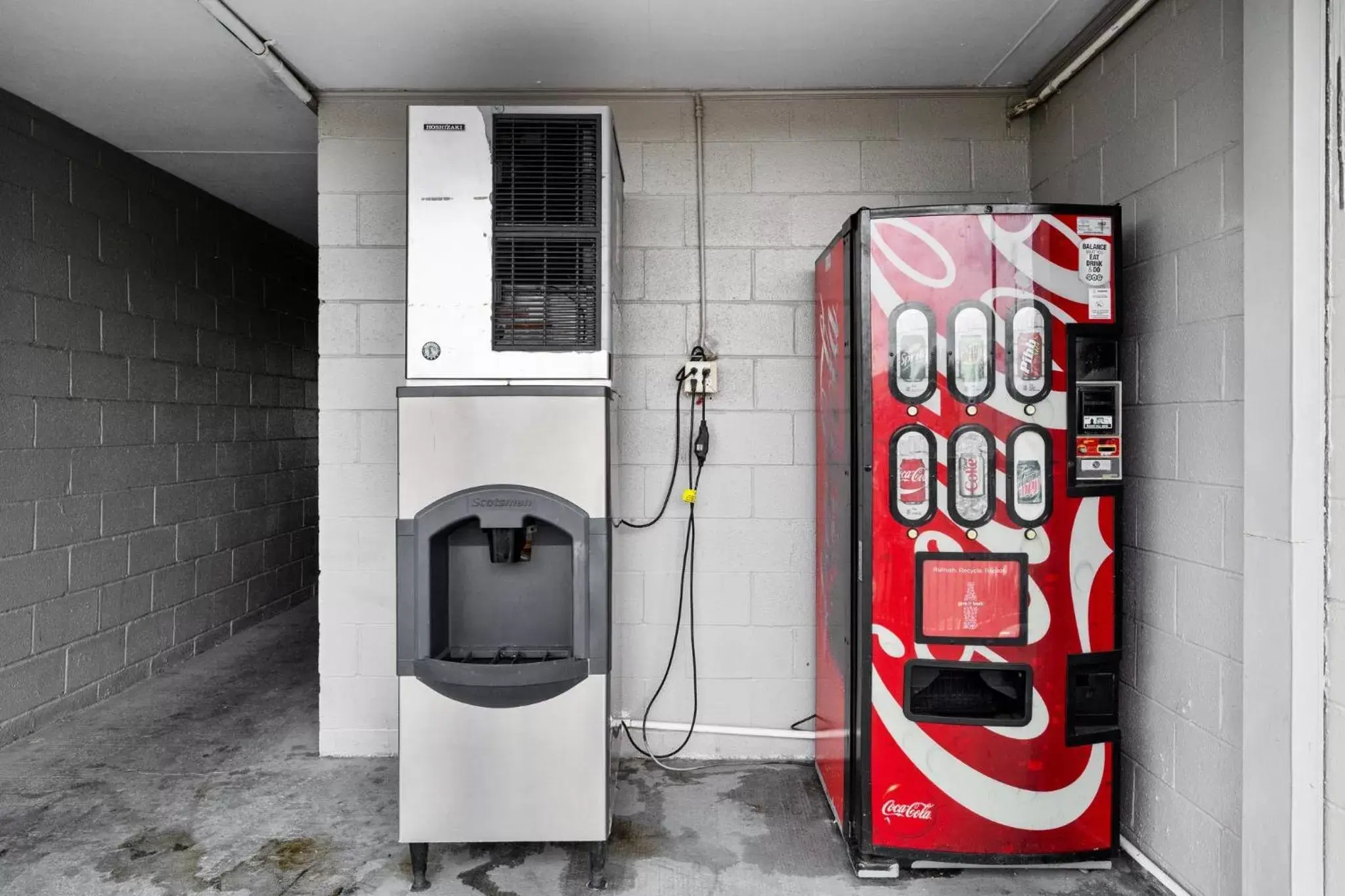 vending machine, Kitchen/Kitchenette in Studio 6 Wilmington, NC