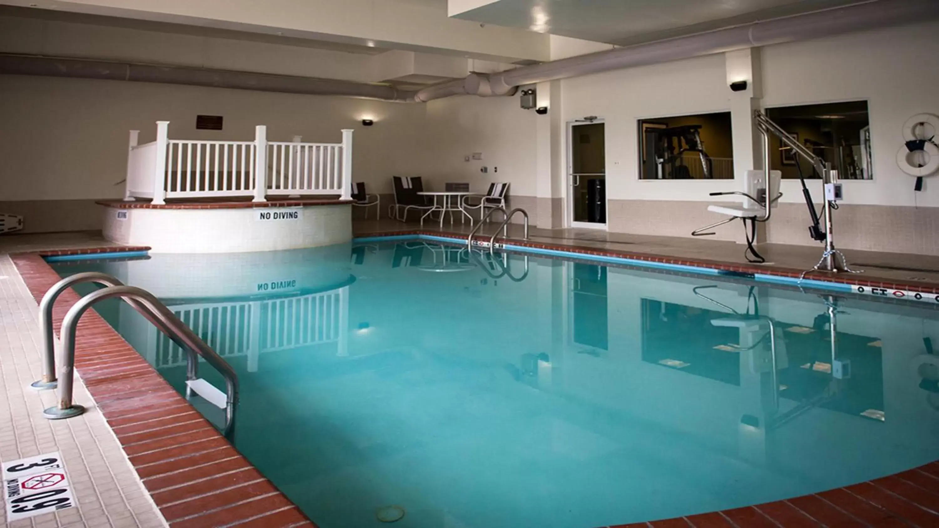 Swimming pool in Holiday Inn Express La Plata by IHG Swimming pool in Holiday Inn Express La Plata by IHG