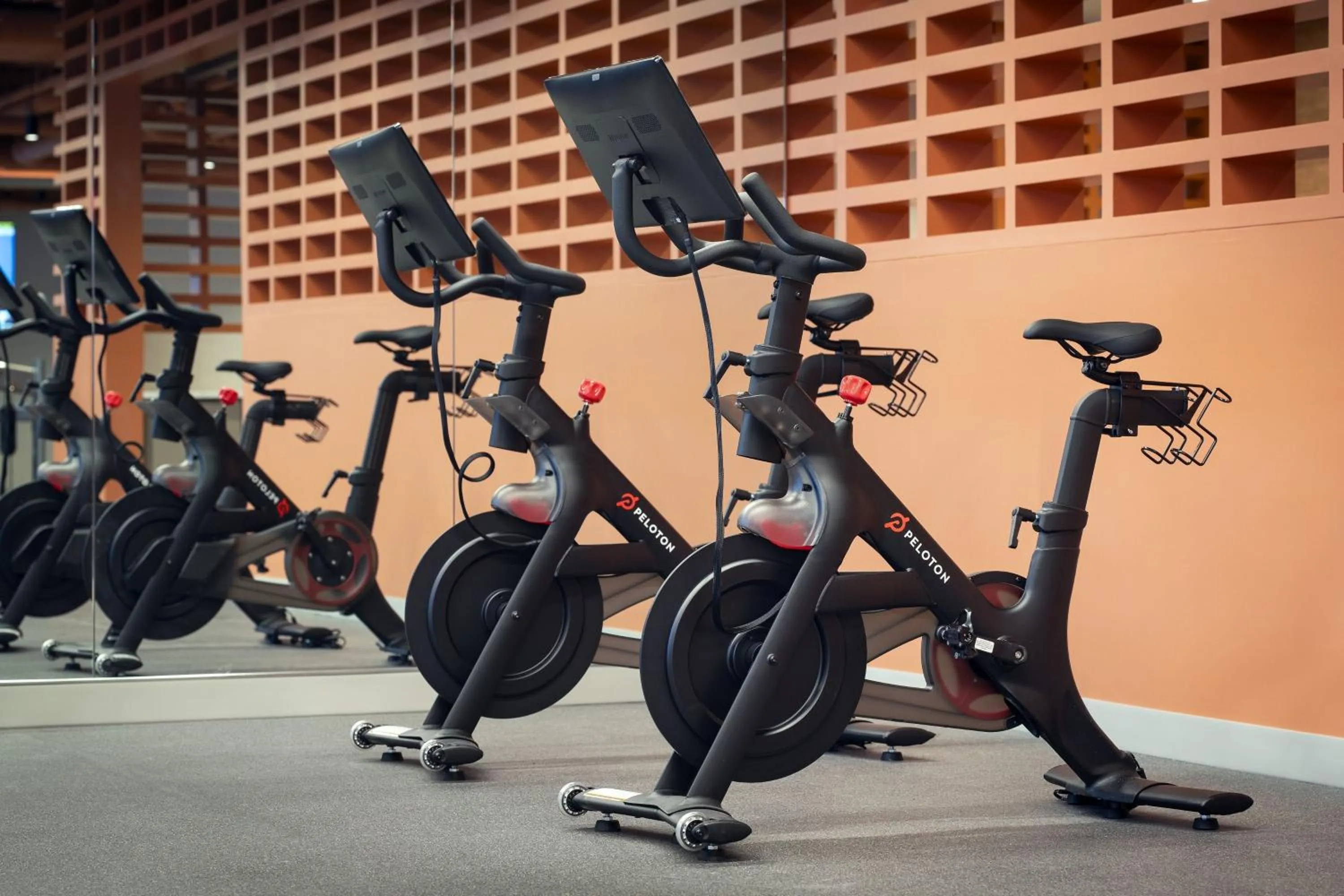 Fitness centre/facilities in Cascade Hotel, Kansas City, a Tribute Portfolio Hotel