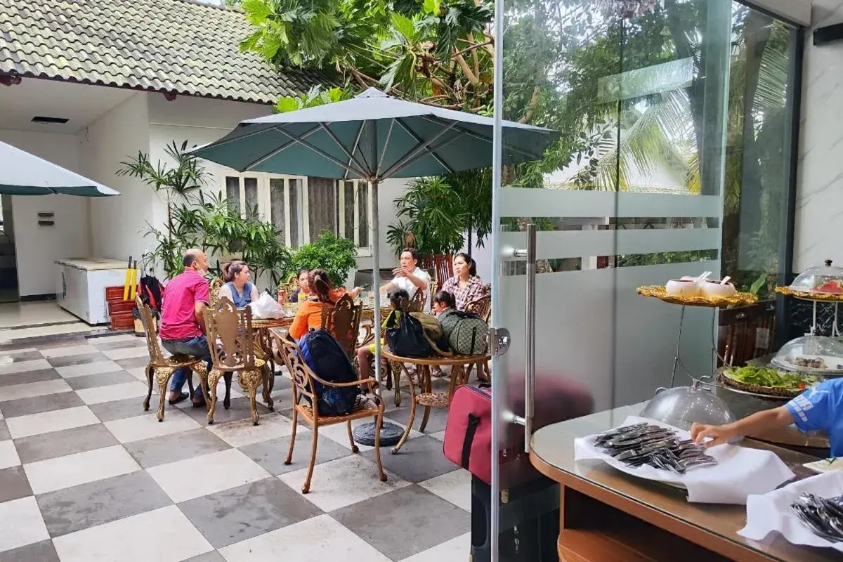 Dining area in Phu Van Resort & Spa