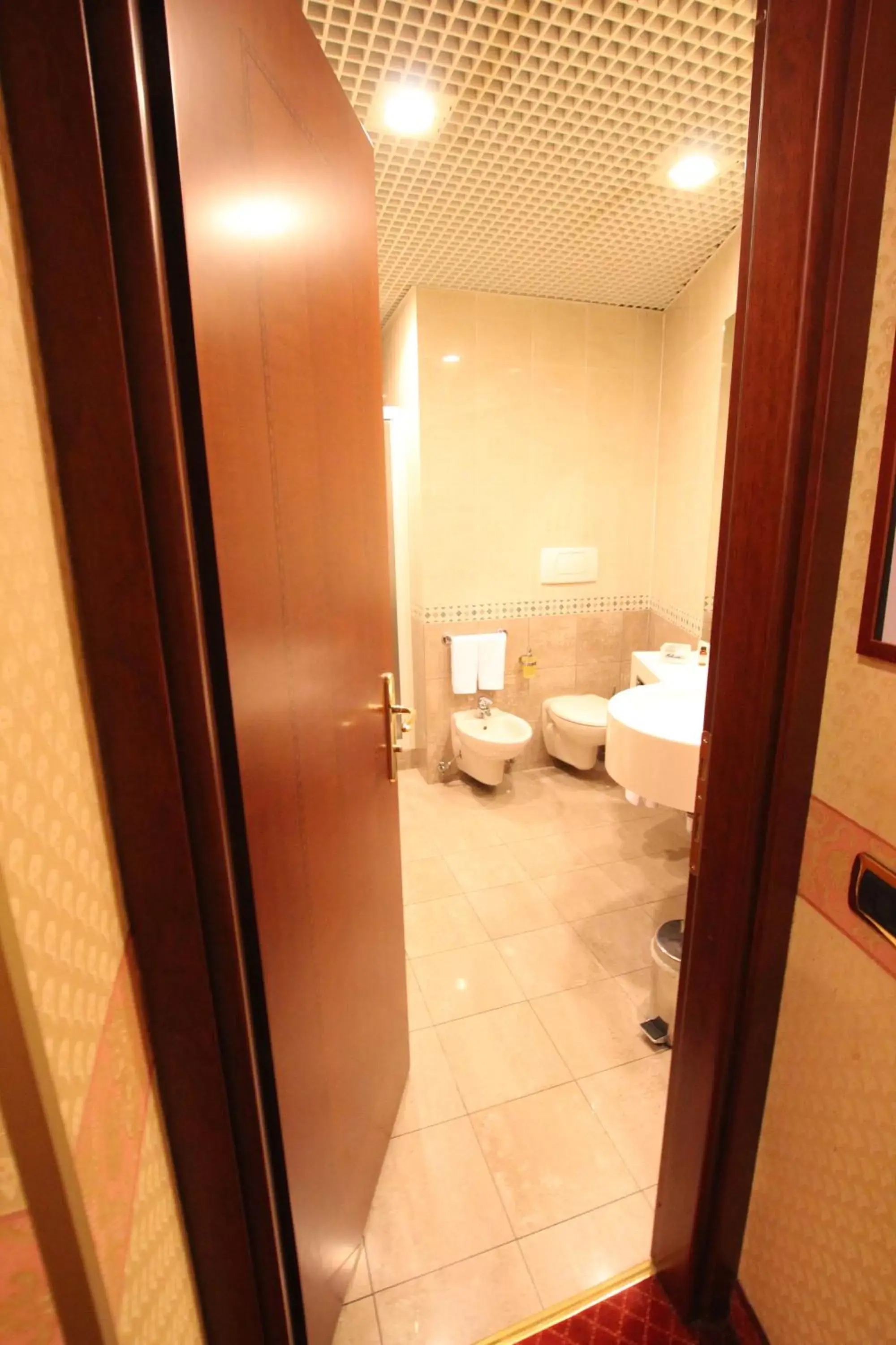Bathroom in Mokinba Hotels King