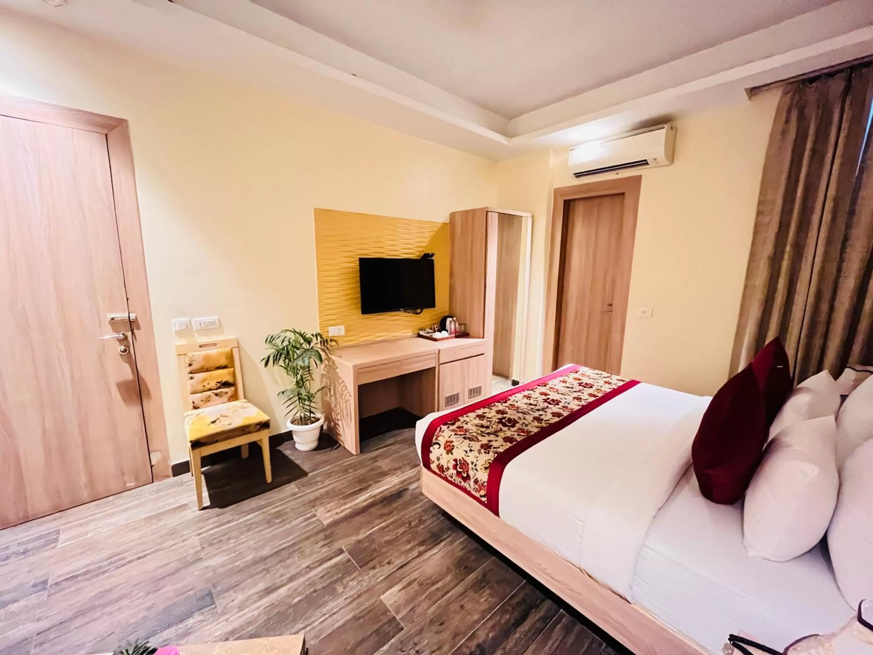 Bed in Hotel Banz near Delhi Airport