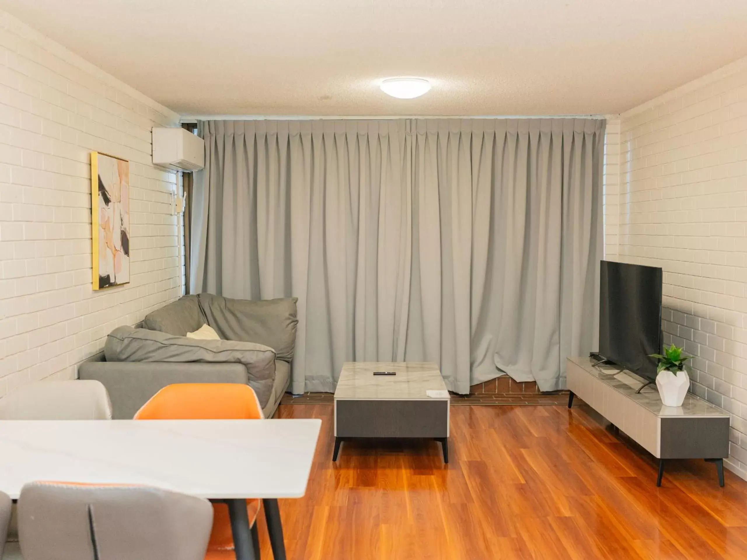 Living room, Seating Area in Trickett Gardens Holiday Inn