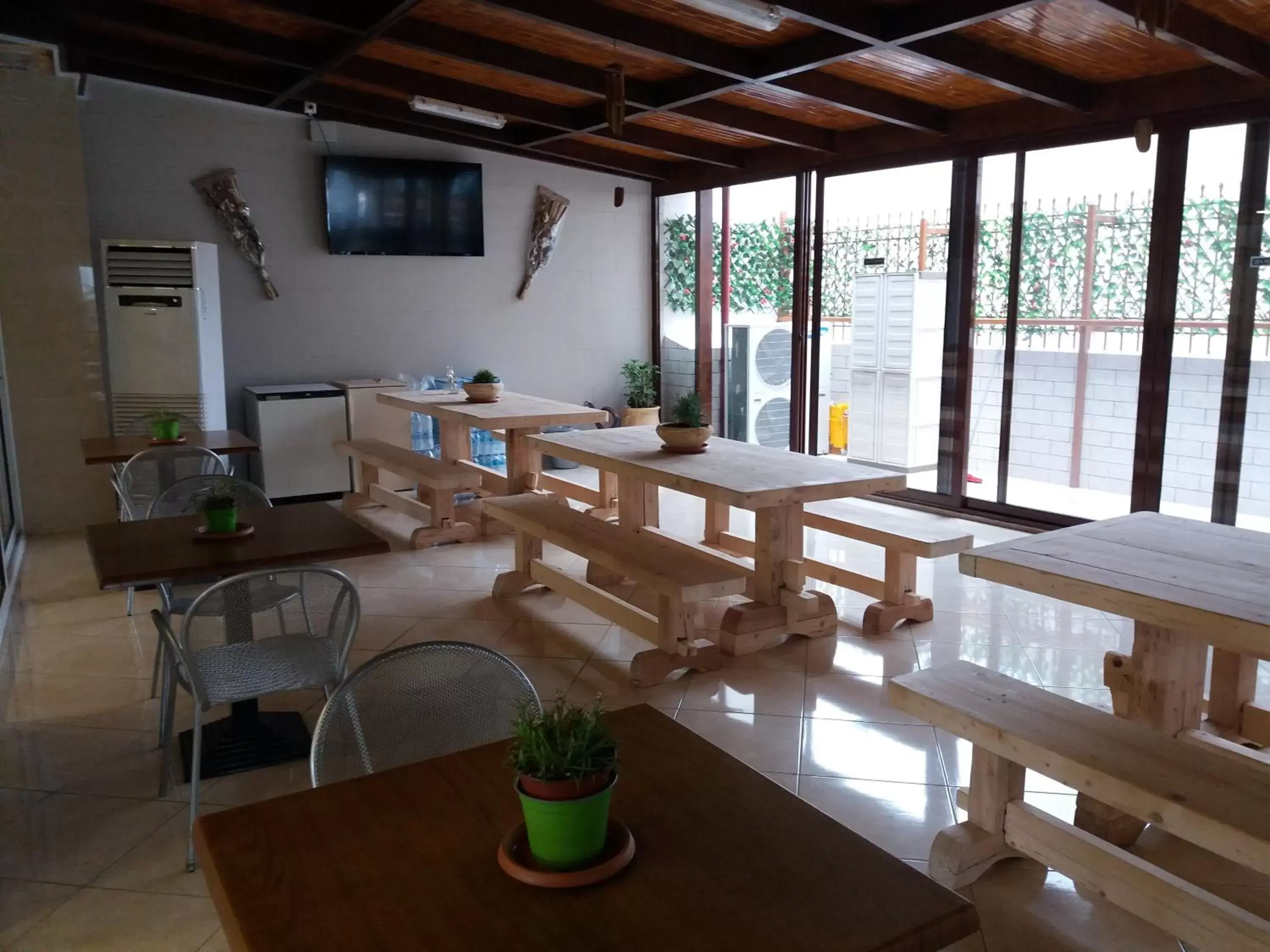 Restaurant/Places to Eat in Nikolakakis Rooms Lavrio