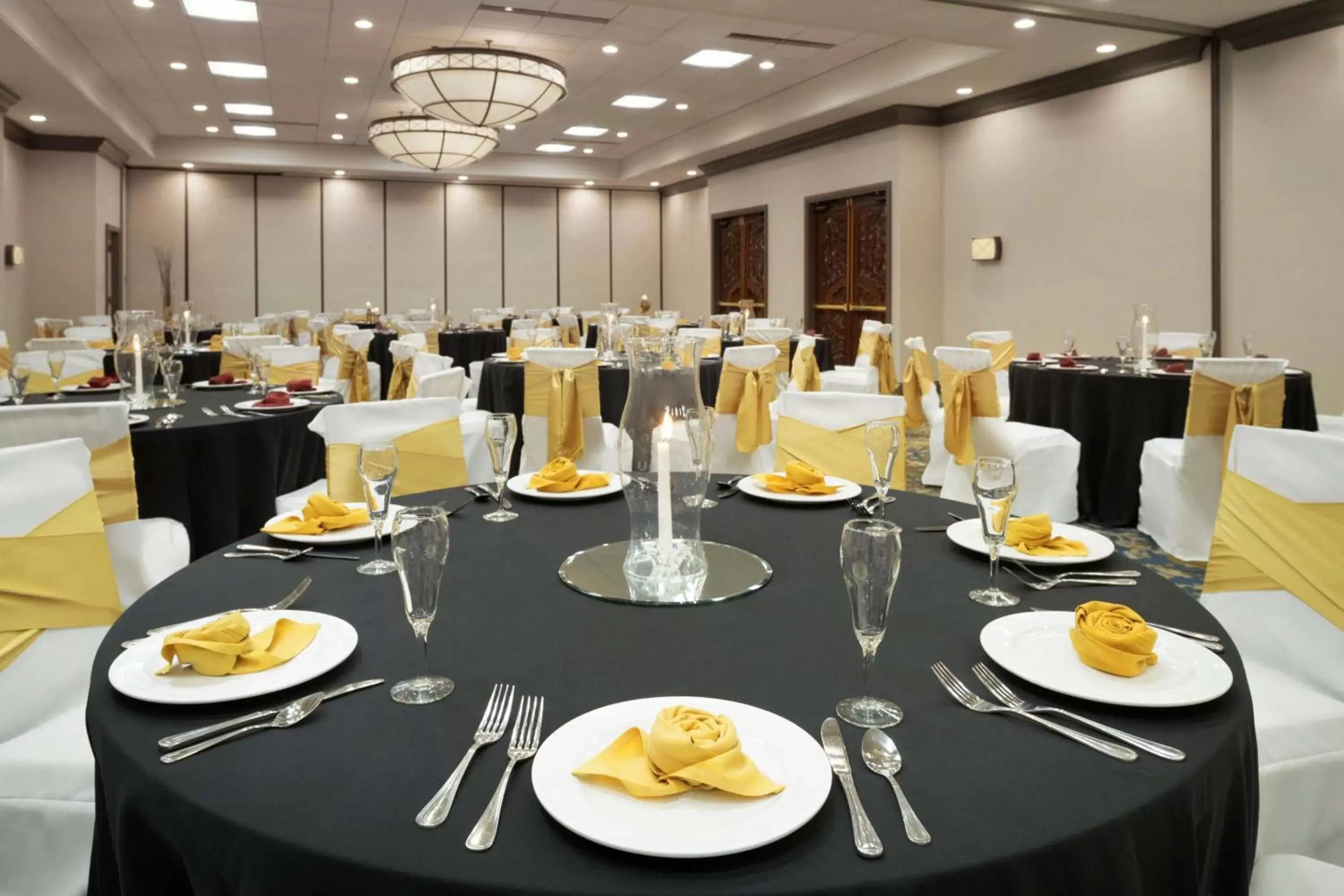 Meeting/conference room, Restaurant/Places to Eat in Embassy Suites by Hilton Columbus
