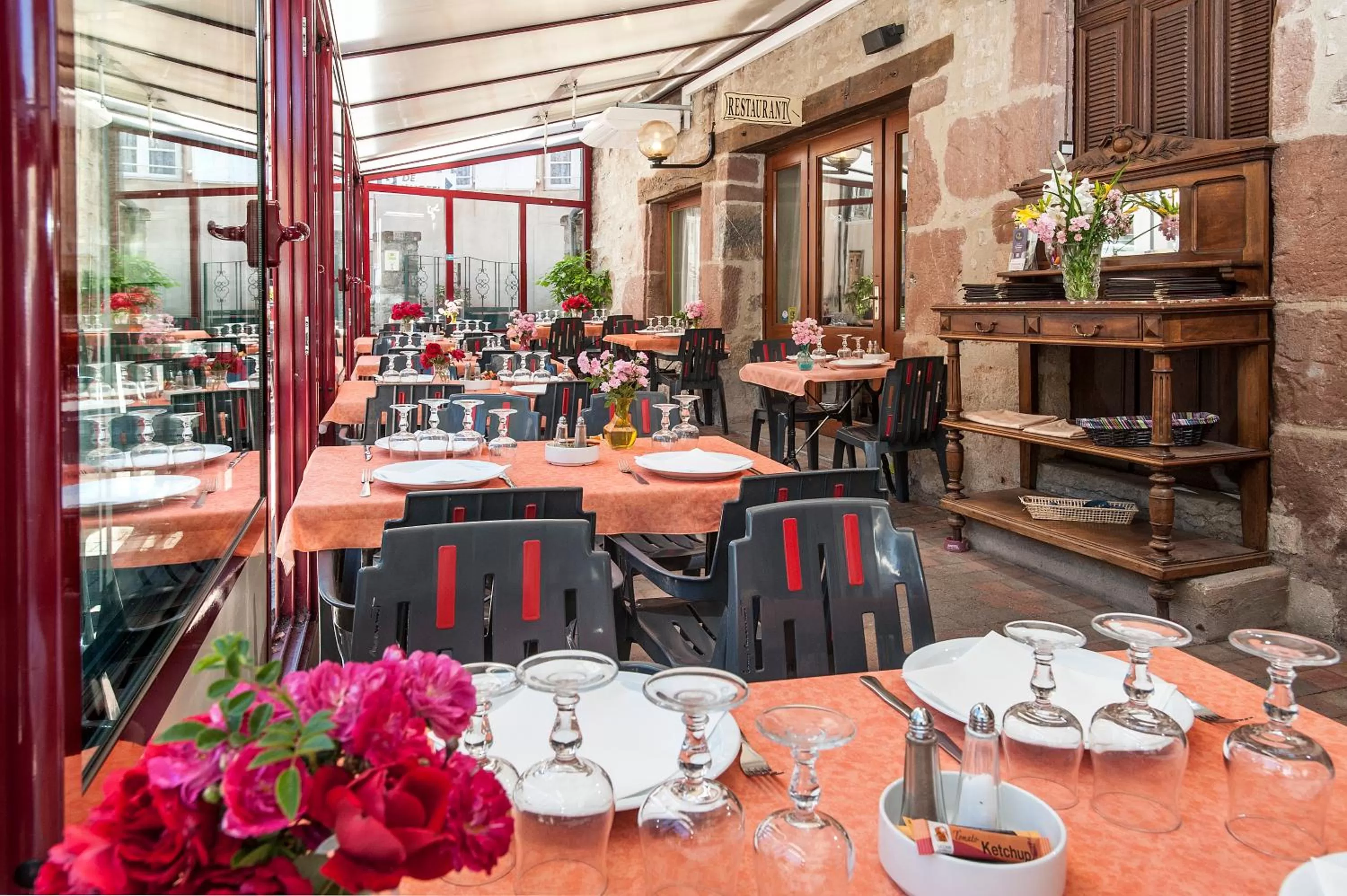 Restaurant/places to eat in Hôtel Le Portalou