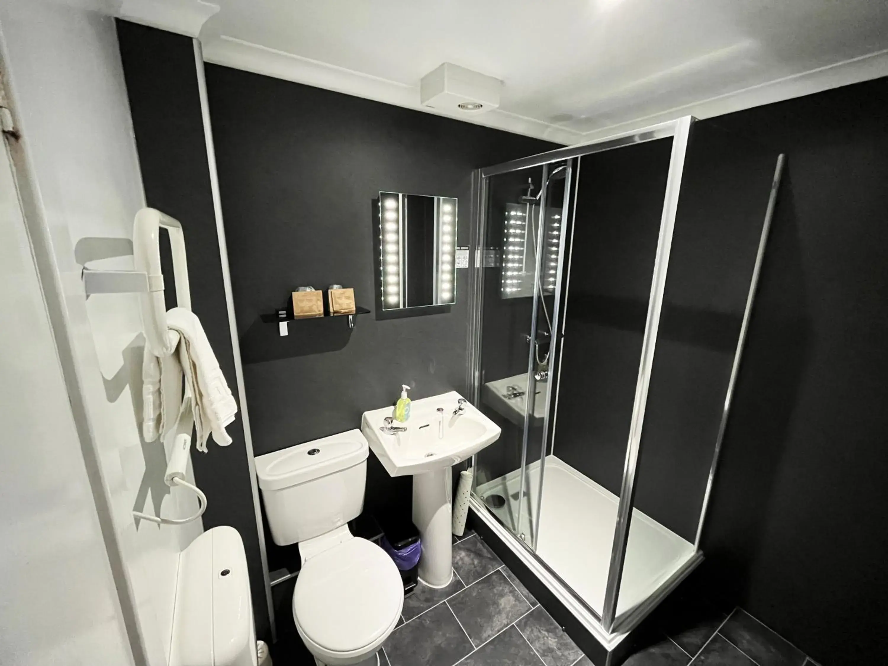 Bathroom in Buccleuch Arms Hotel