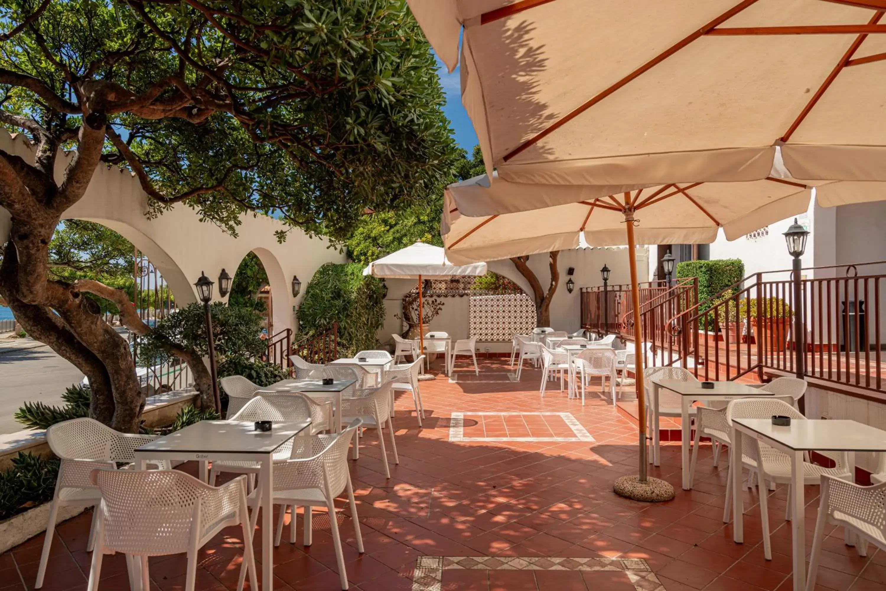 Property building, Restaurant/Places to Eat in Hotel El Balear