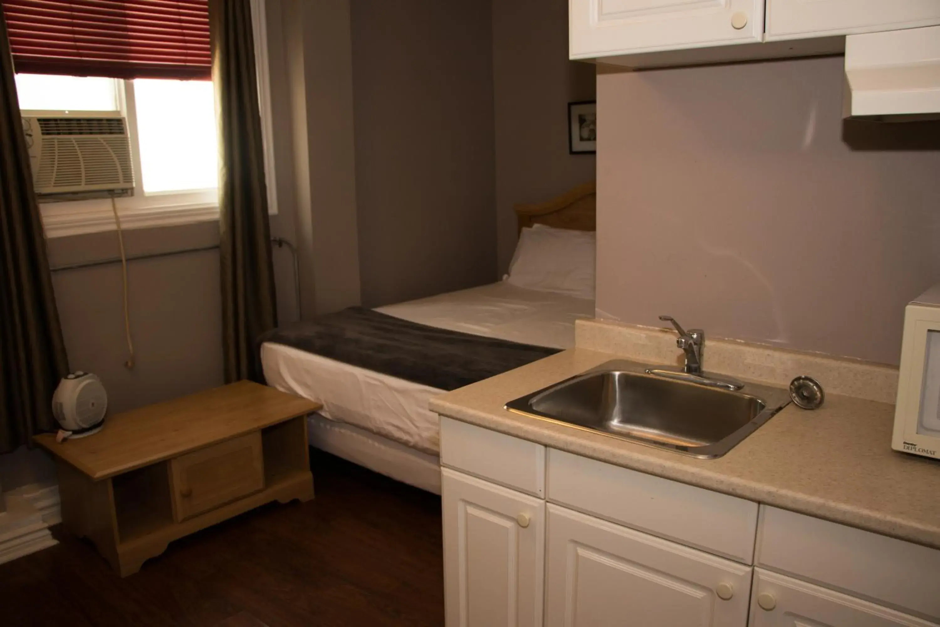 Kitchen/Kitchenette in Saint Lawrence Residences and Suites