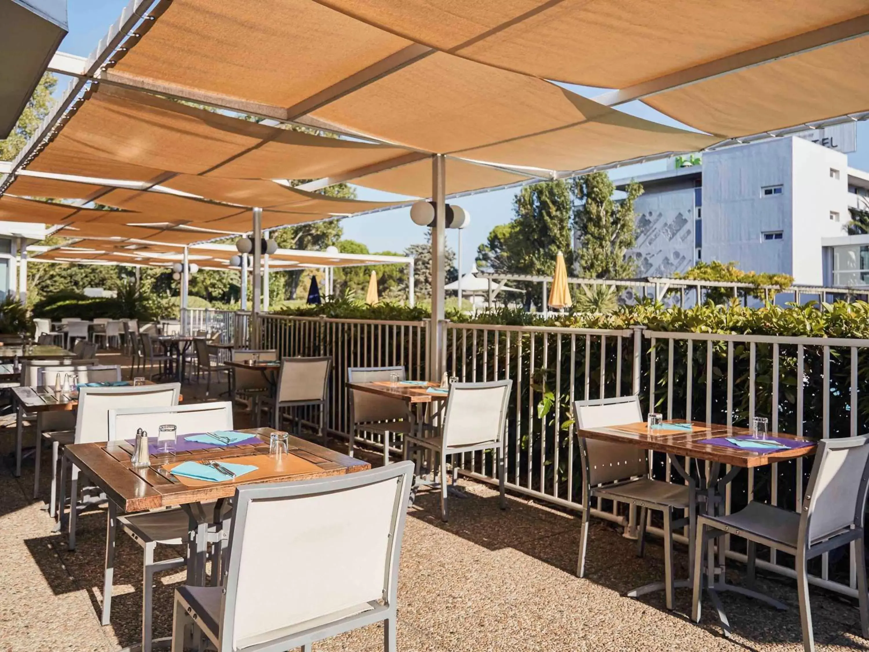 Property building, Restaurant/Places to Eat in ibis Styles Marseille Aéroport