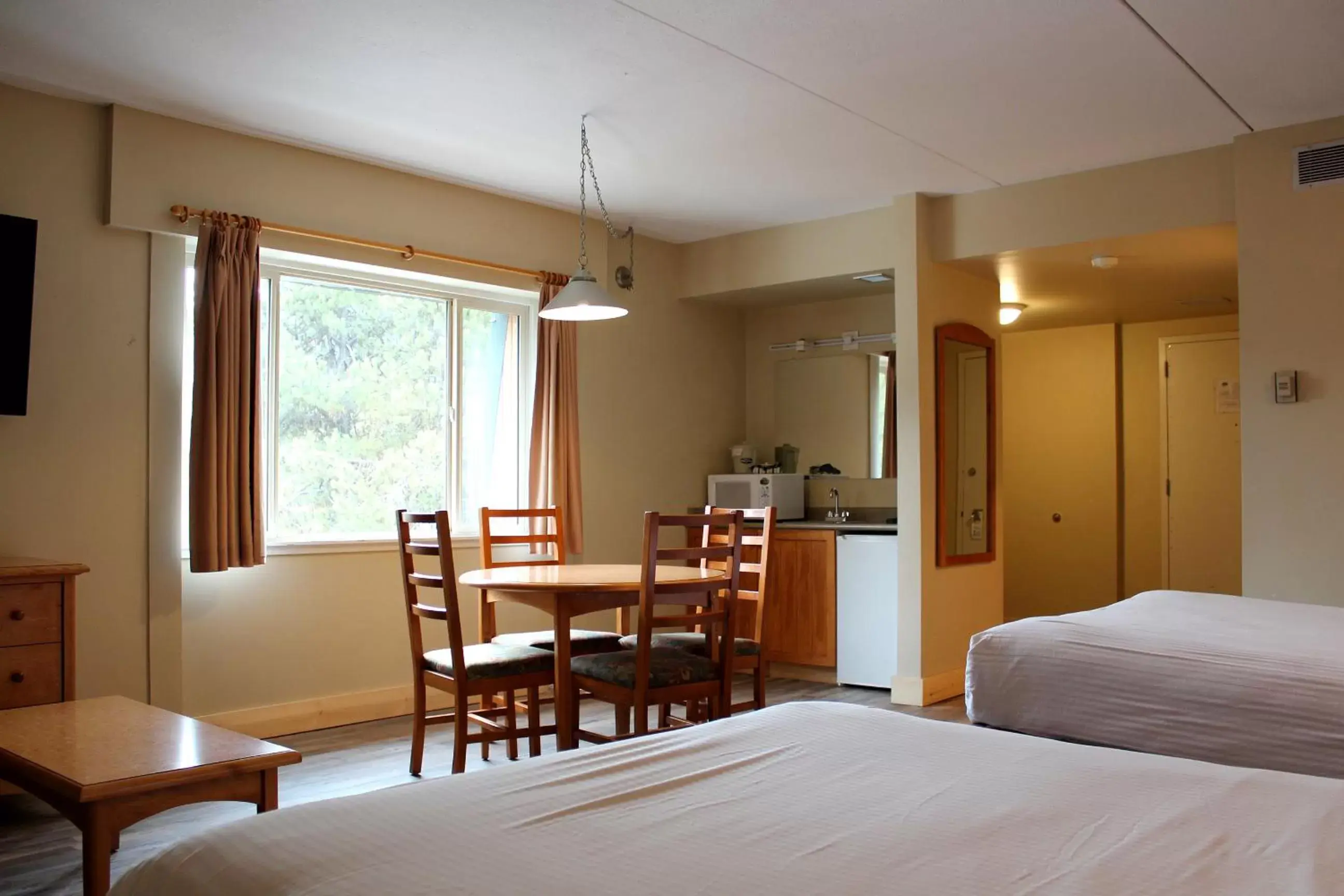 Dining area in Manning Park Resort