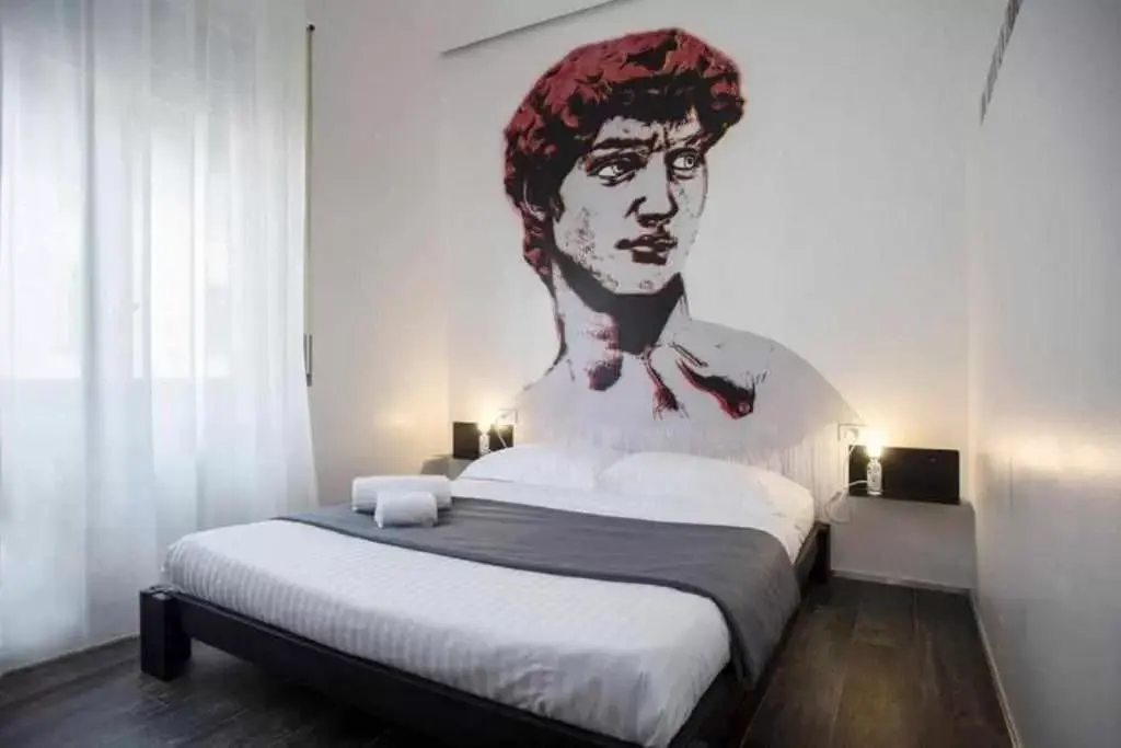 Bed in Street Art Inn Florence