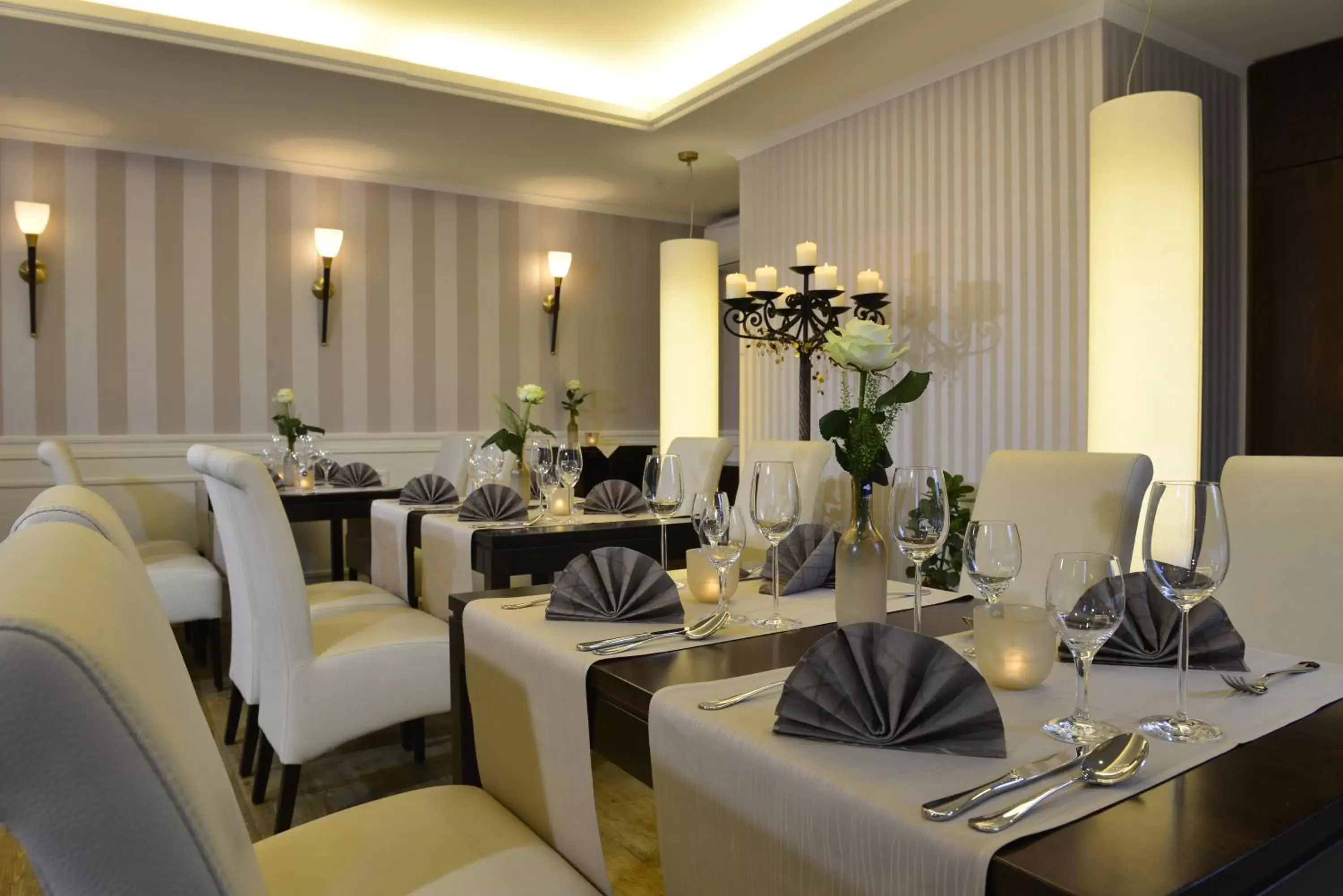 Food and drinks, Restaurant/Places to Eat in Hotel Caroline Mathilde