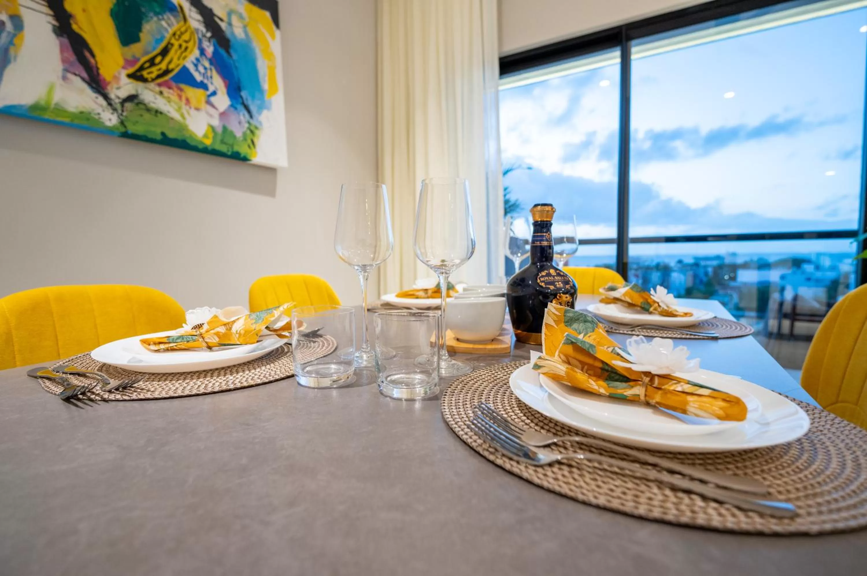 Dining area in Kippal - Modern Oasis - ApartHotel