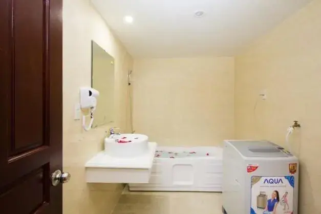 Bathroom in Paris Nha Trang Hotel