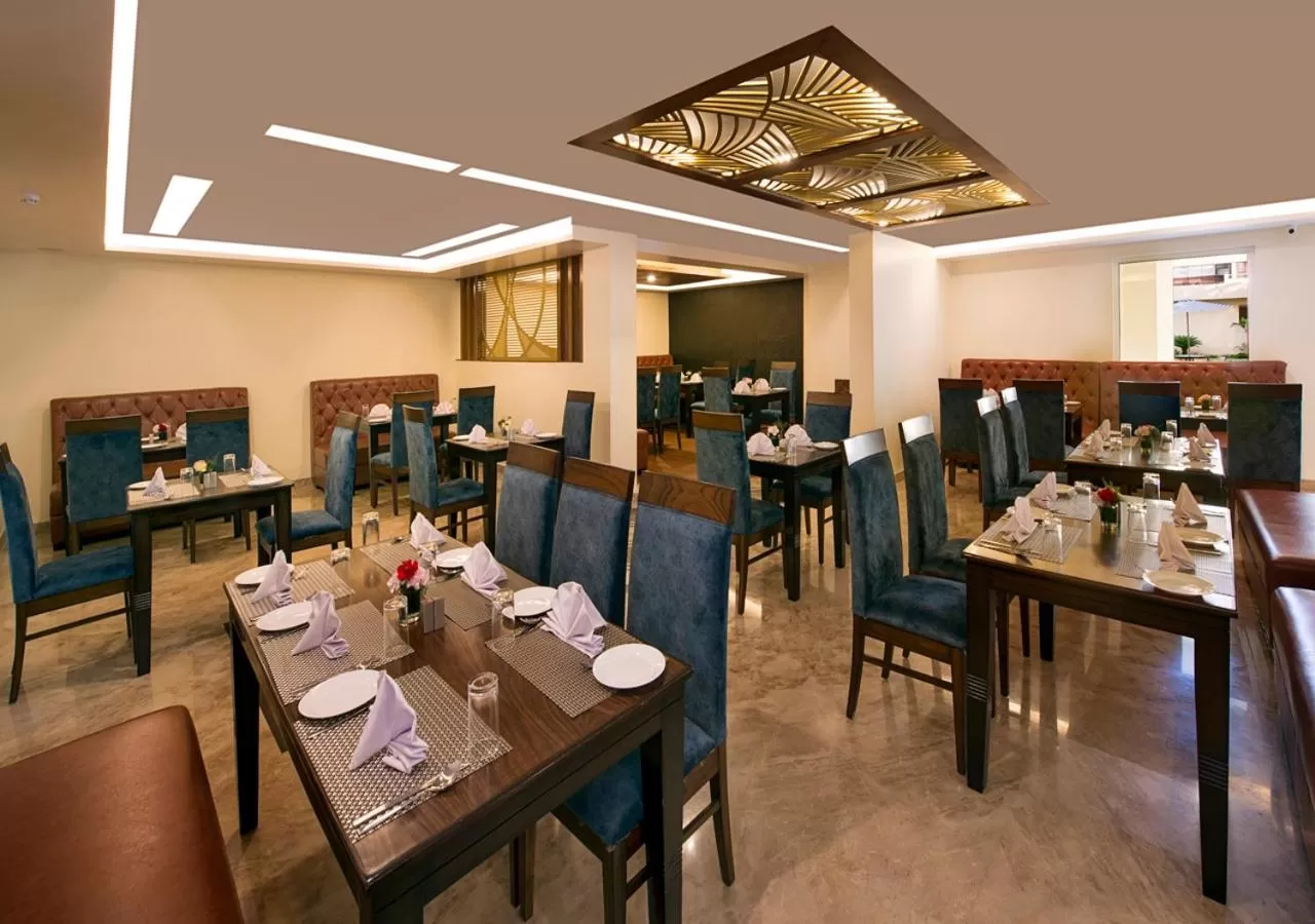 Restaurant/places to eat in Clarks Inn Suites Katra
