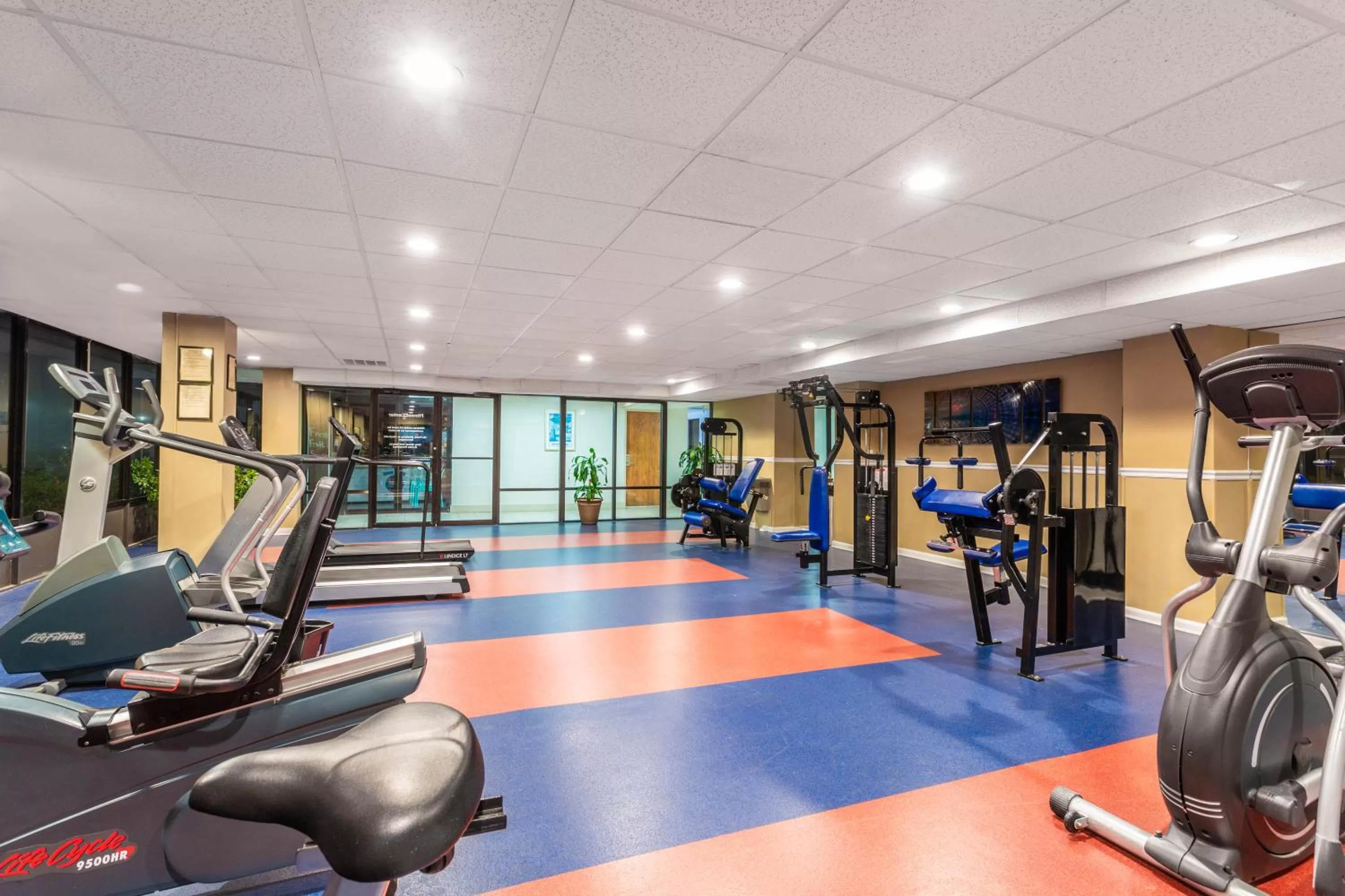 Fitness centre/facilities in Ramada Plaza by Wyndham Virginia Beach Oceanfront