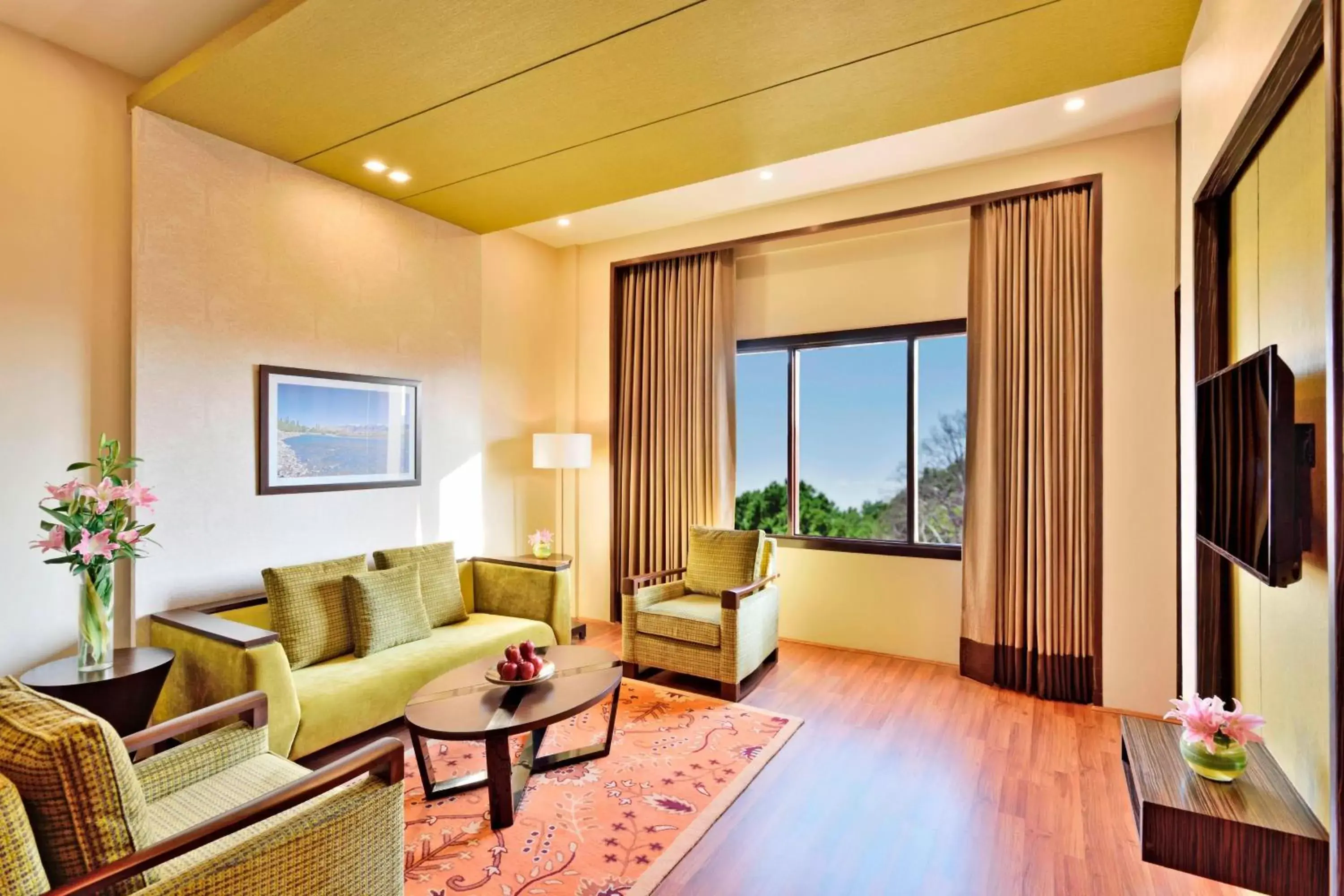 Living room, Seating Area in Four Points by Sheraton Srinagar